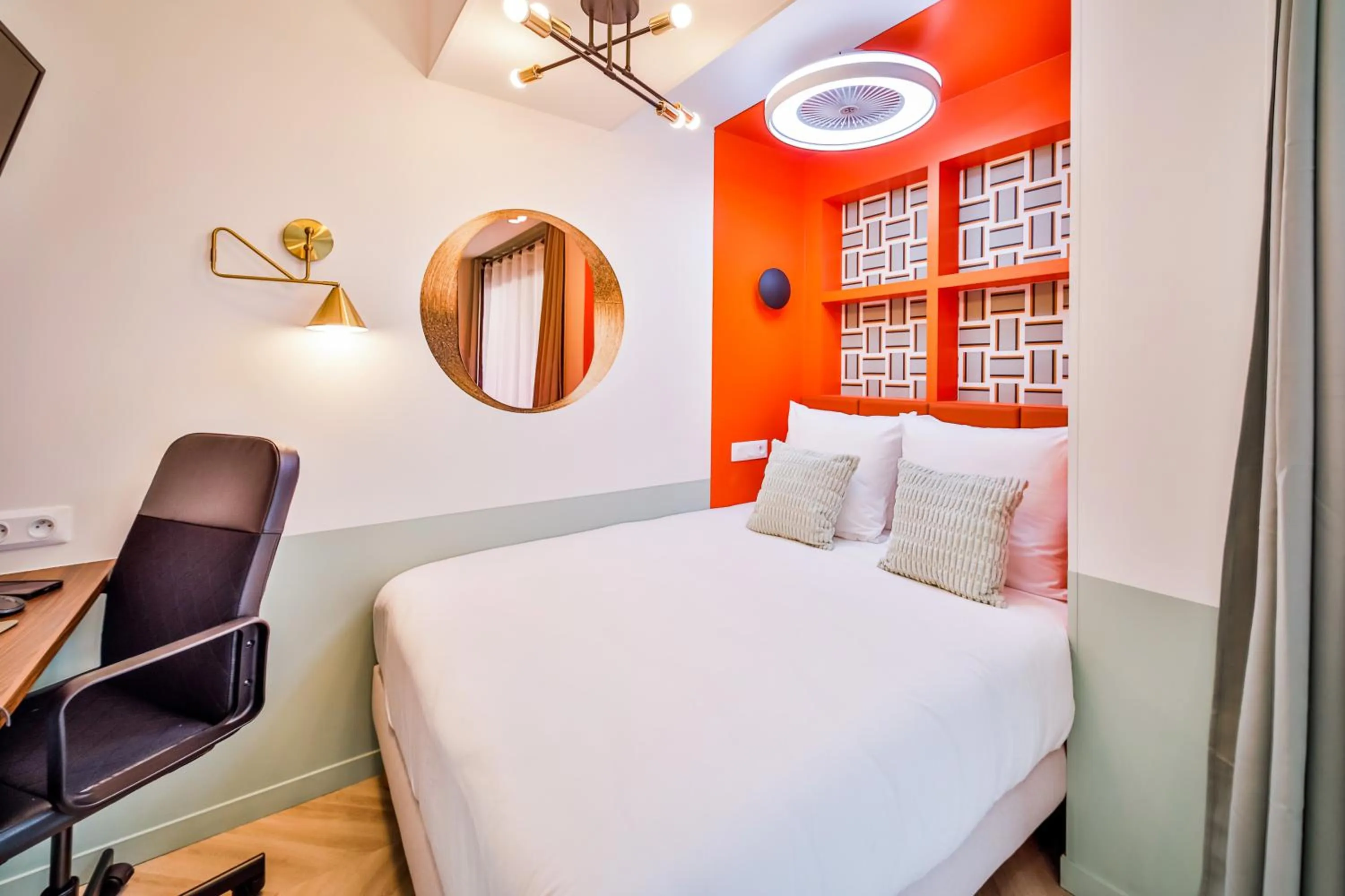 Bed in WS Molitor - Auteuil