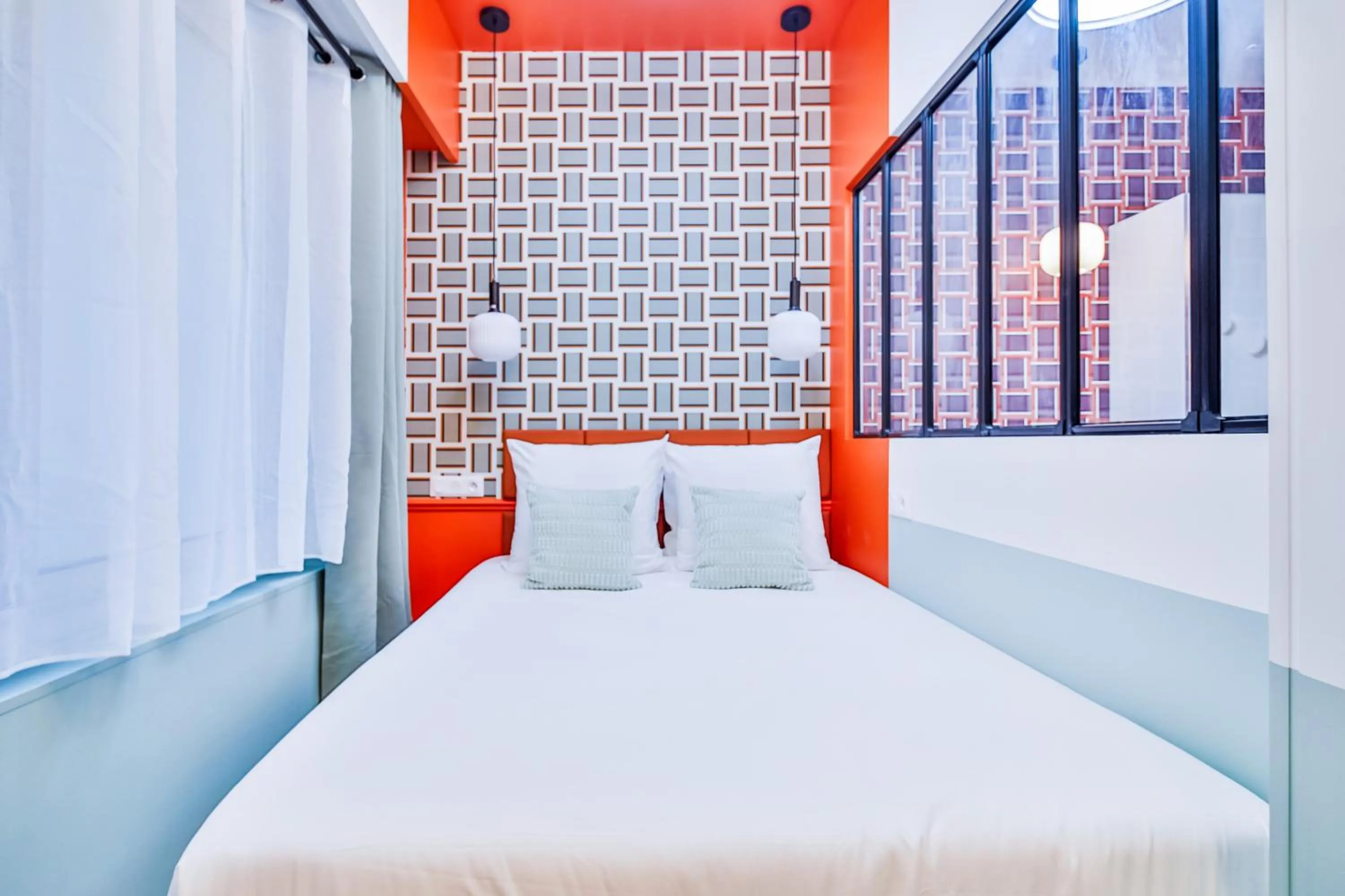 Bed in WS Molitor - Auteuil