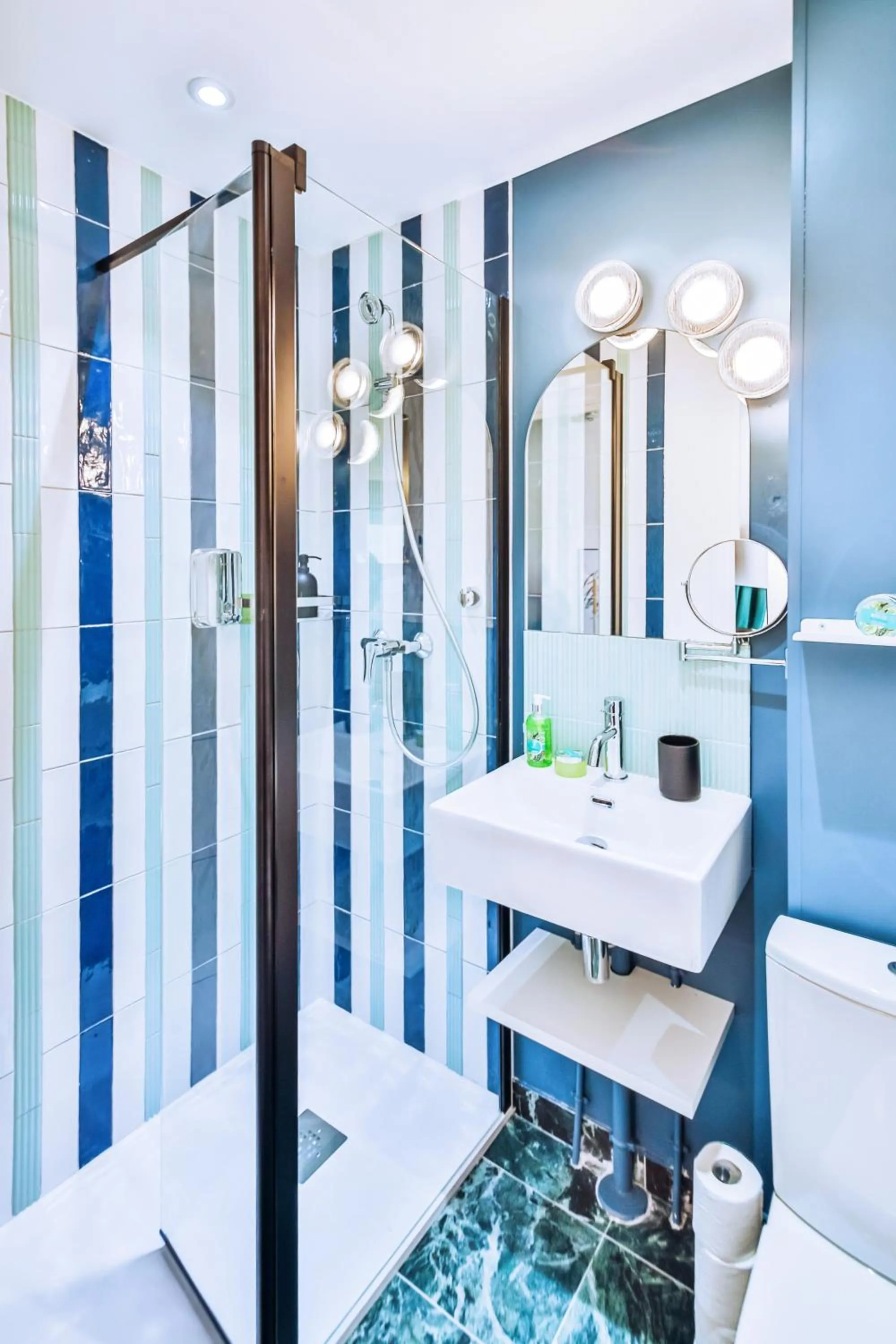 Shower in WS Molitor - Auteuil