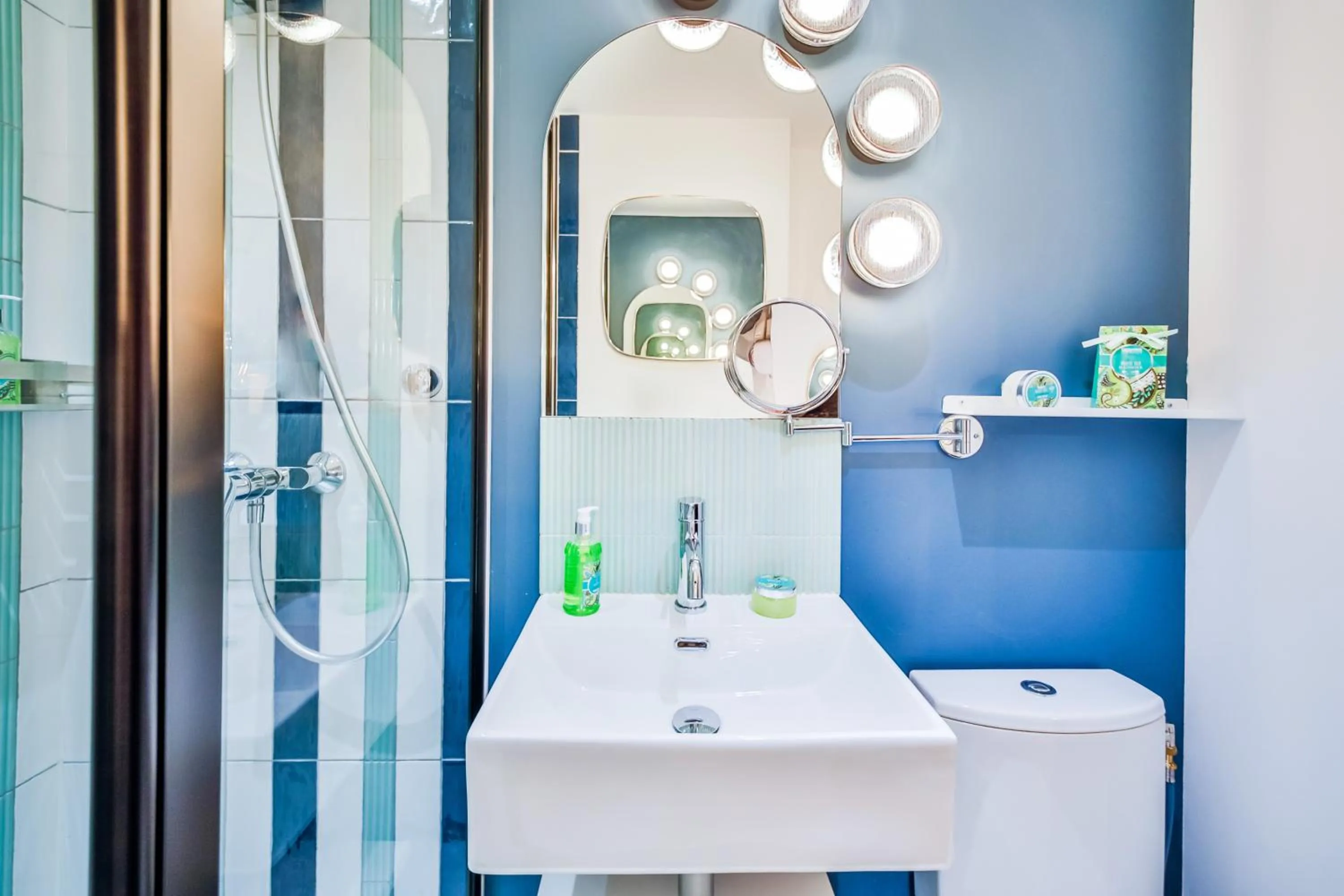 Shower in WS Molitor - Auteuil