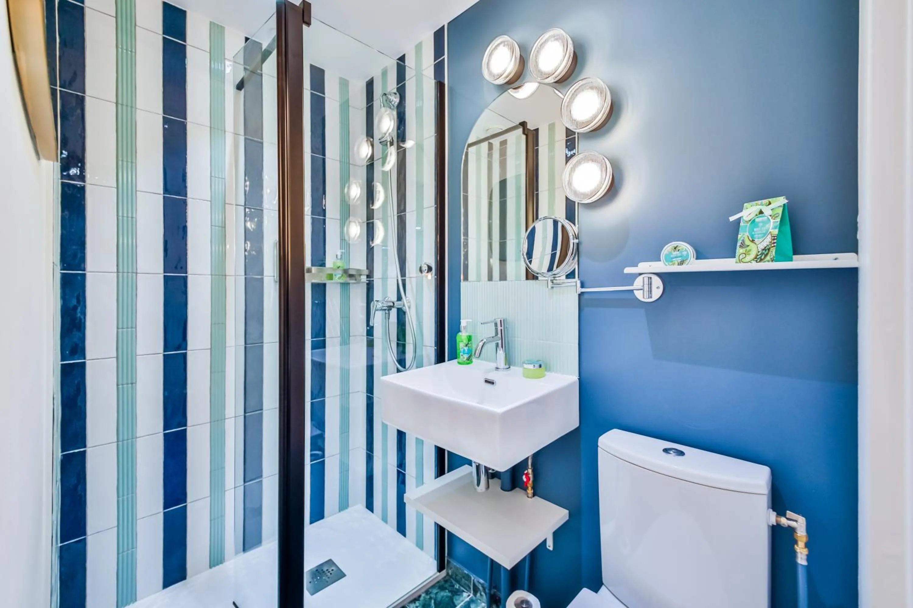 Bathroom in WS Molitor - Auteuil