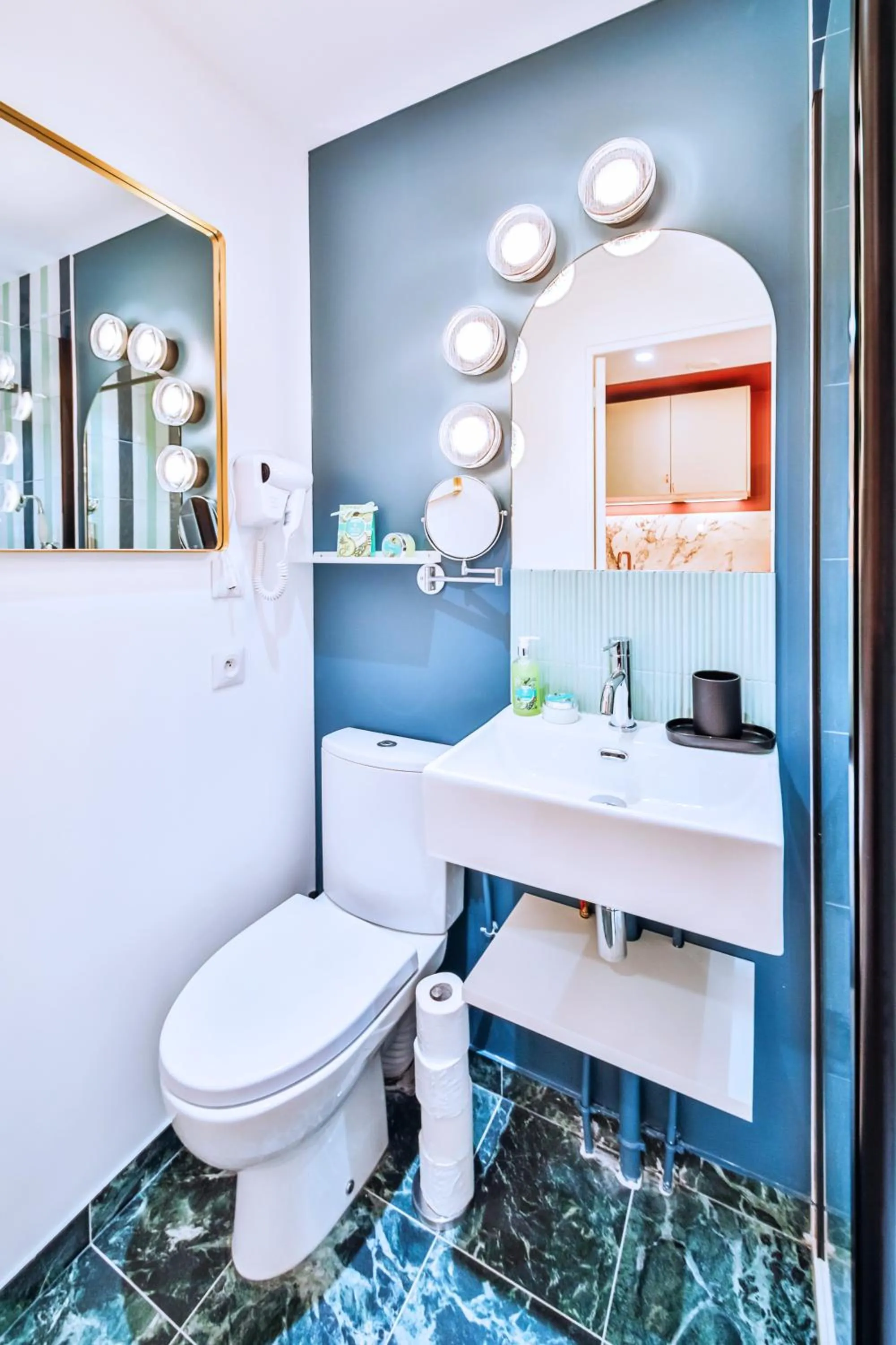 Shower in WS Molitor - Auteuil