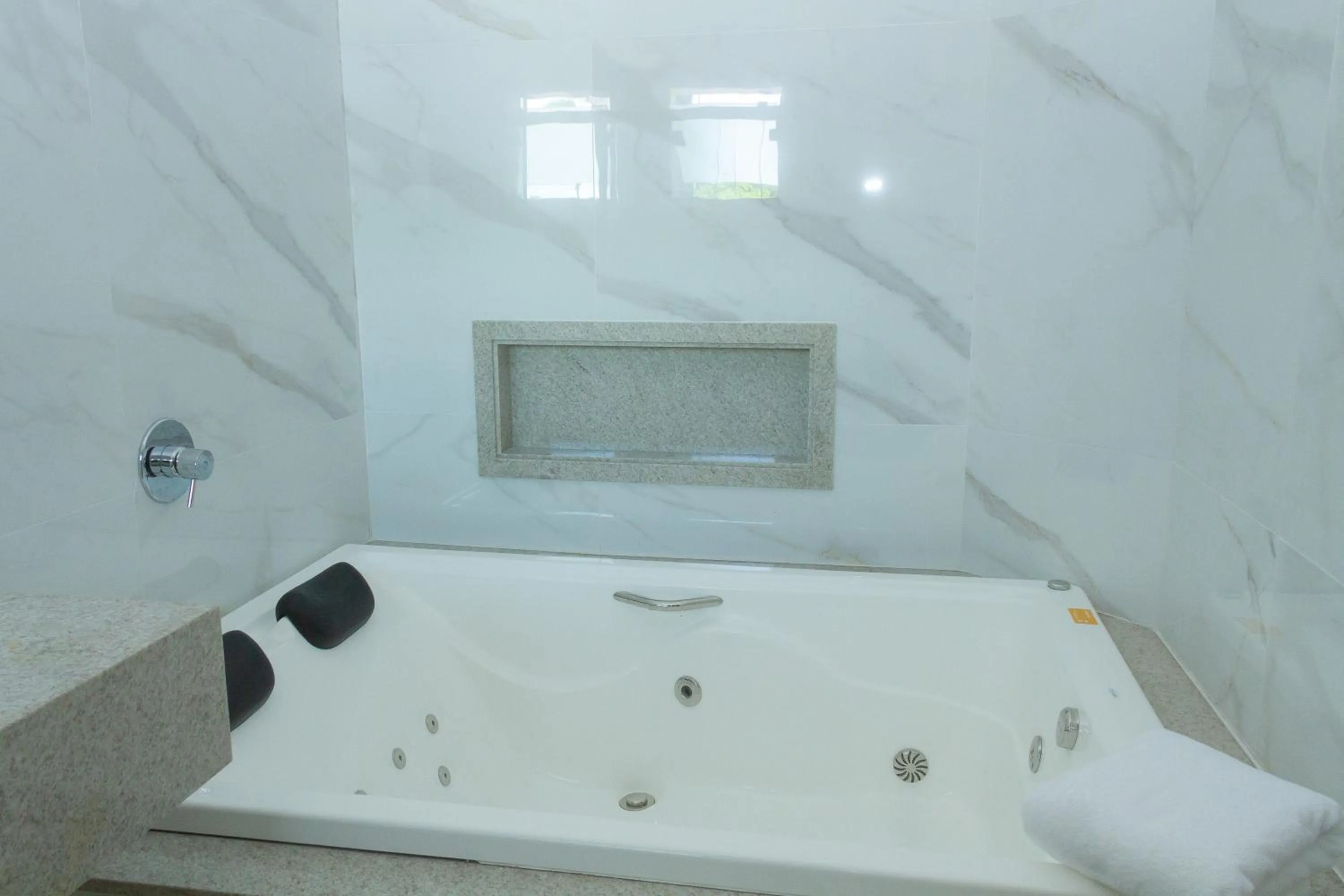 Hot Tub in Principe do Mutá Hotel Design