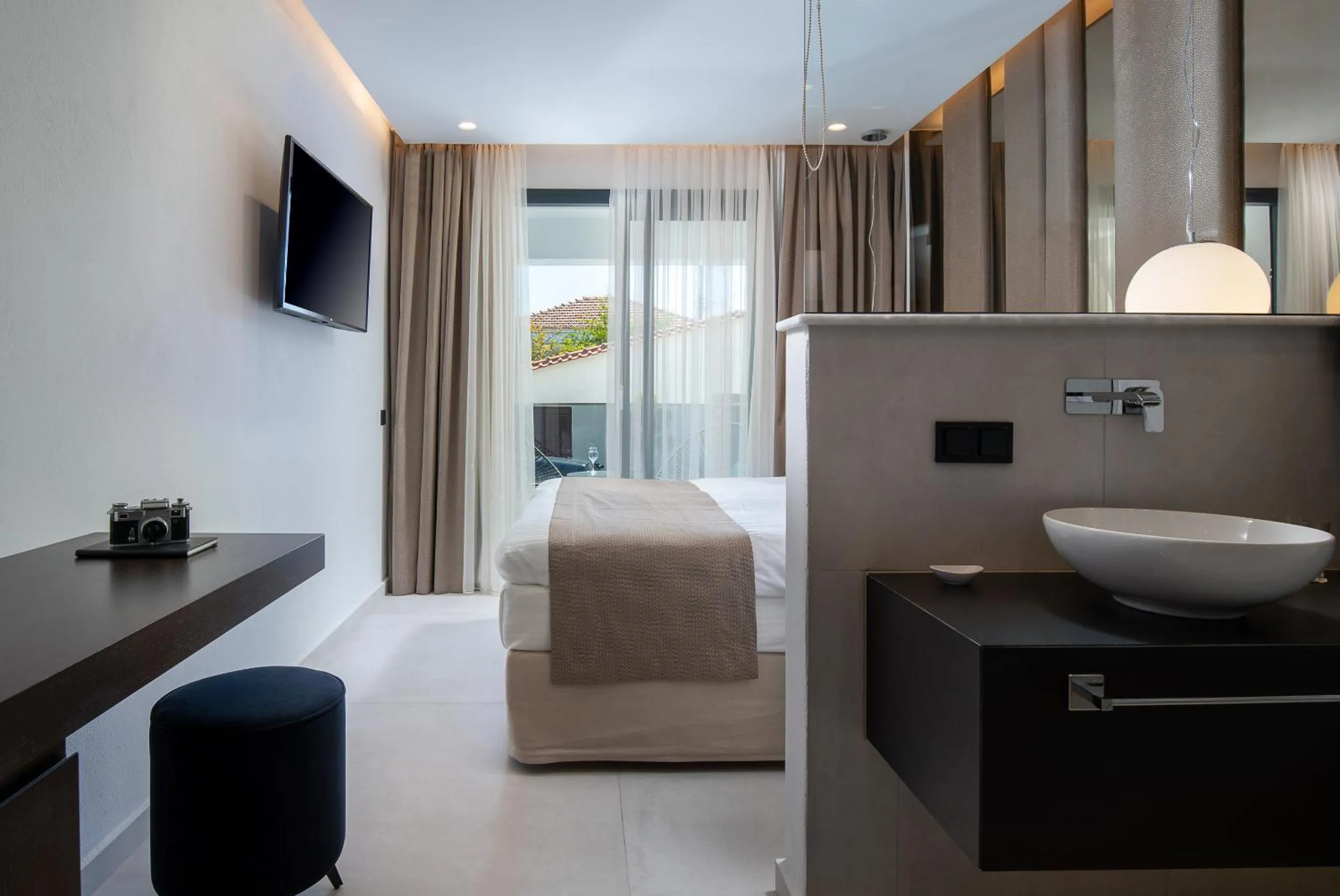 Bed in Alexandrion Appartments Down Town Adults Only