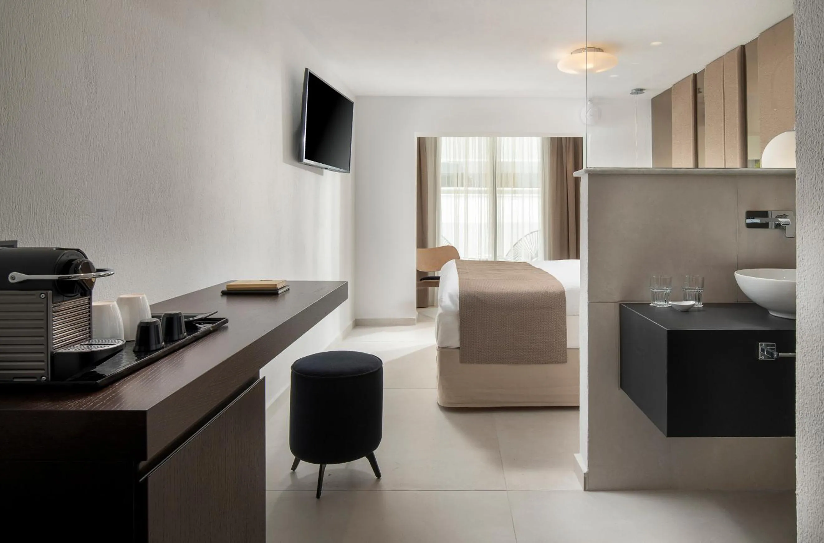 Bed in Alexandrion Appartments Down Town Adults Only