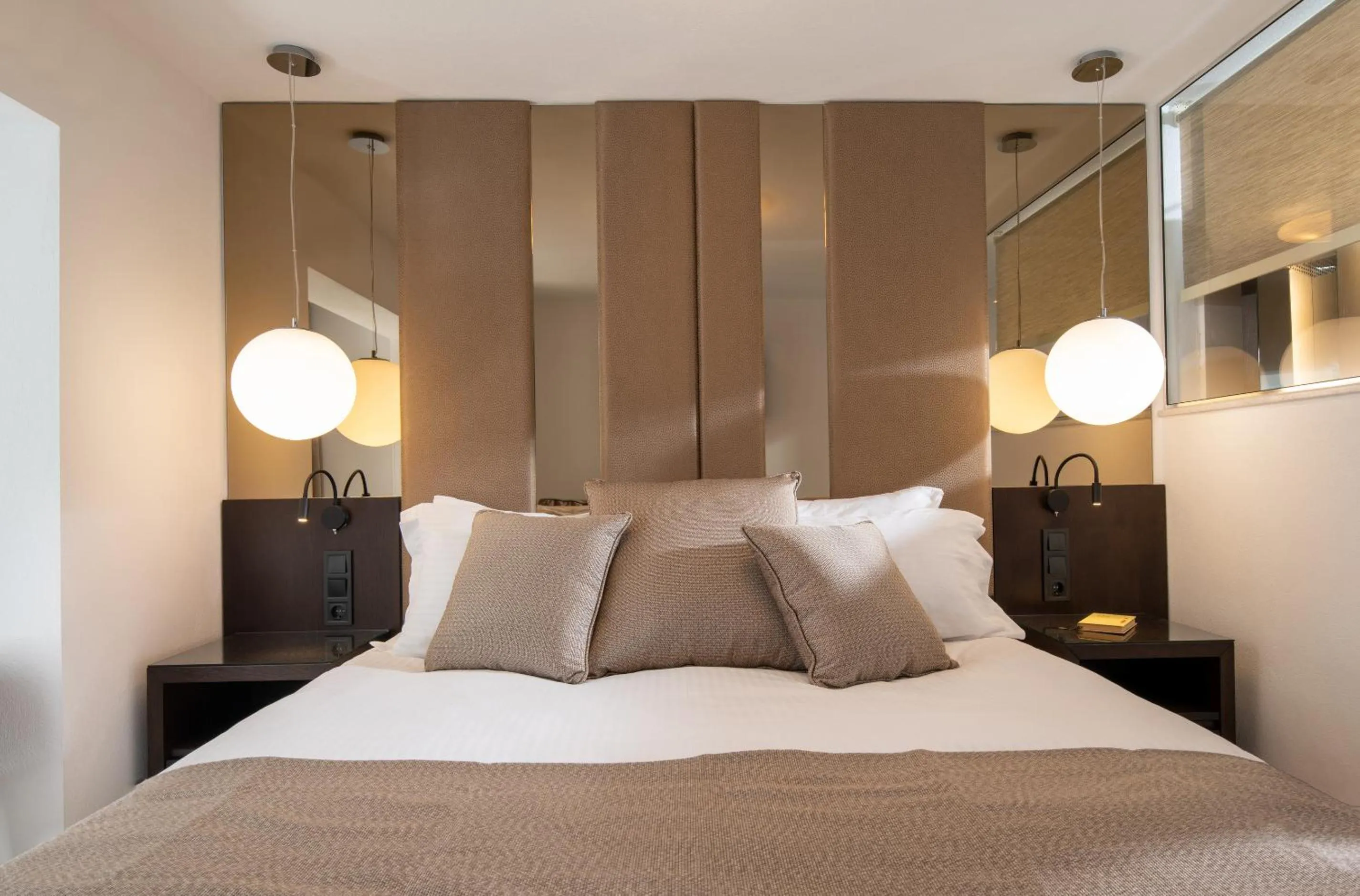 Bed in Alexandrion Appartments Down Town Adults Only