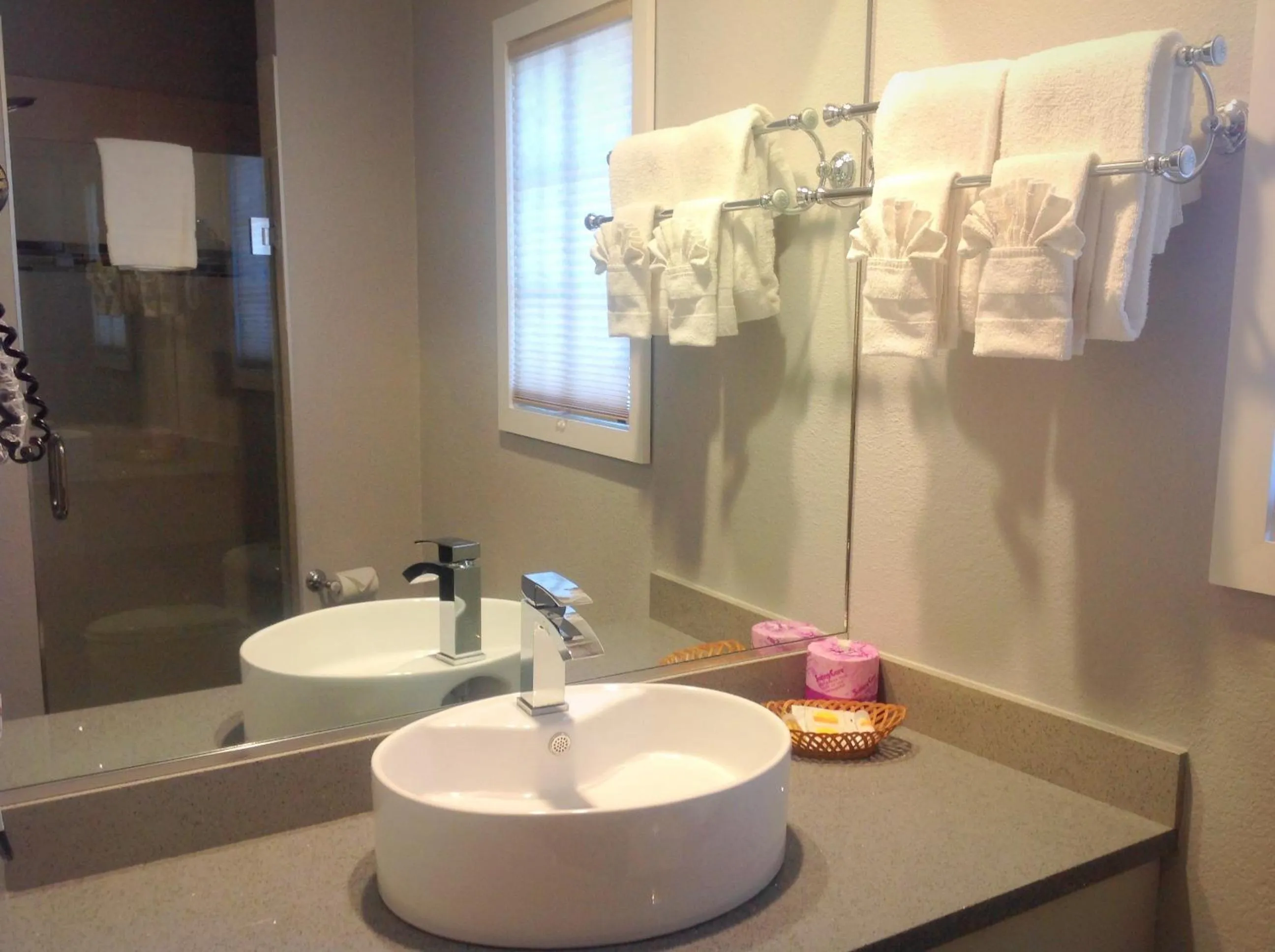 FairBridge Inn & Suites Gateway to Yosemite