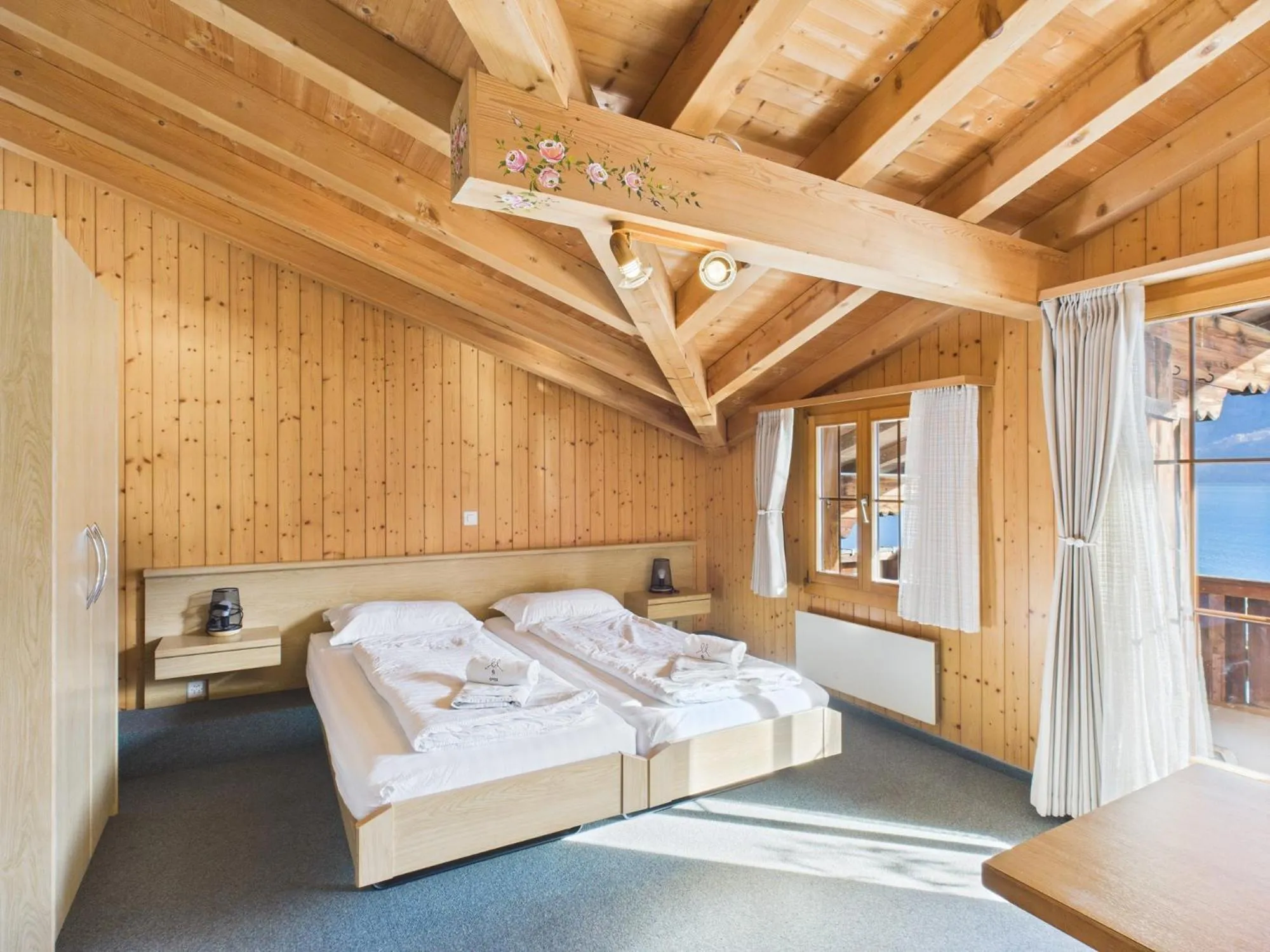 Balcony/Terrace, Bed in Hotel Wildbach Brienz