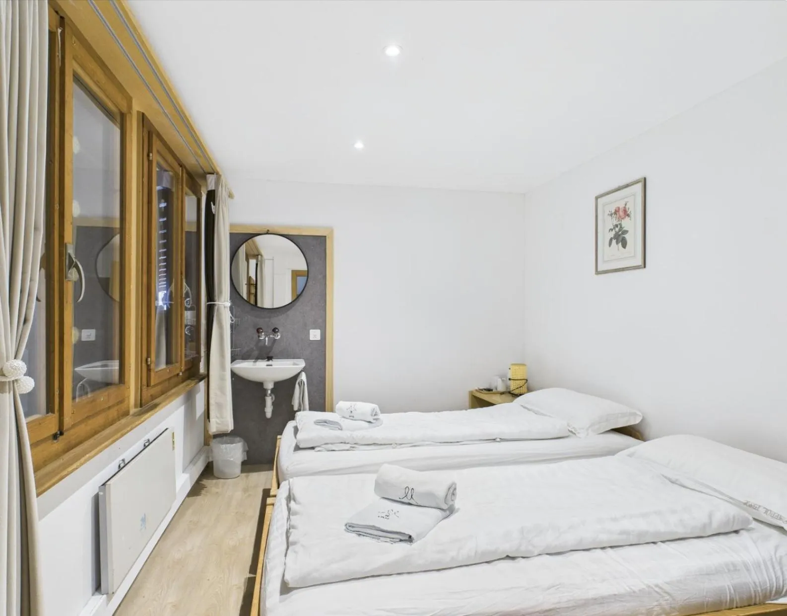 Bedroom, Bed in Hotel Wildbach Brienz