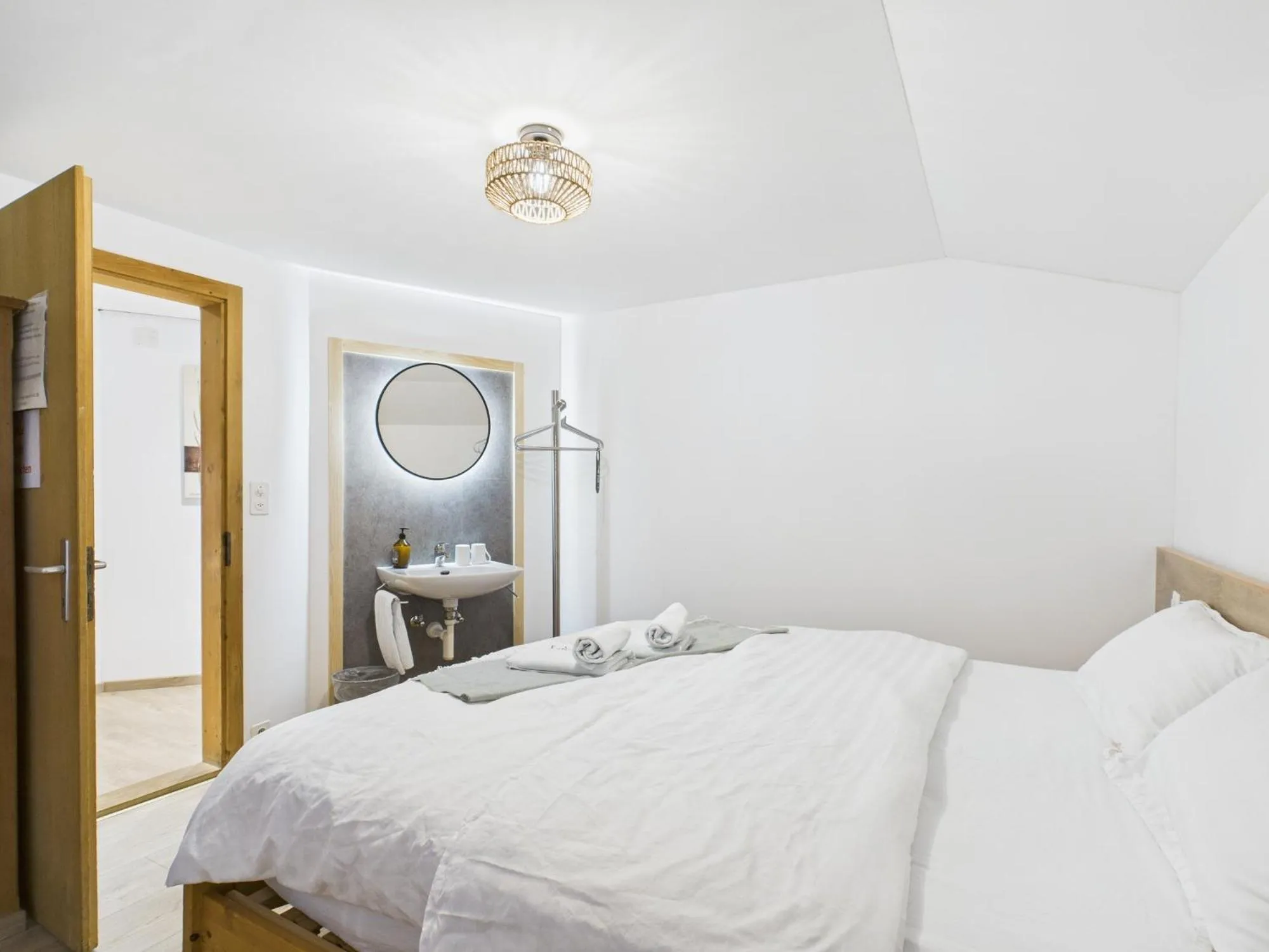 Bedroom, Bed in Hotel Wildbach Brienz