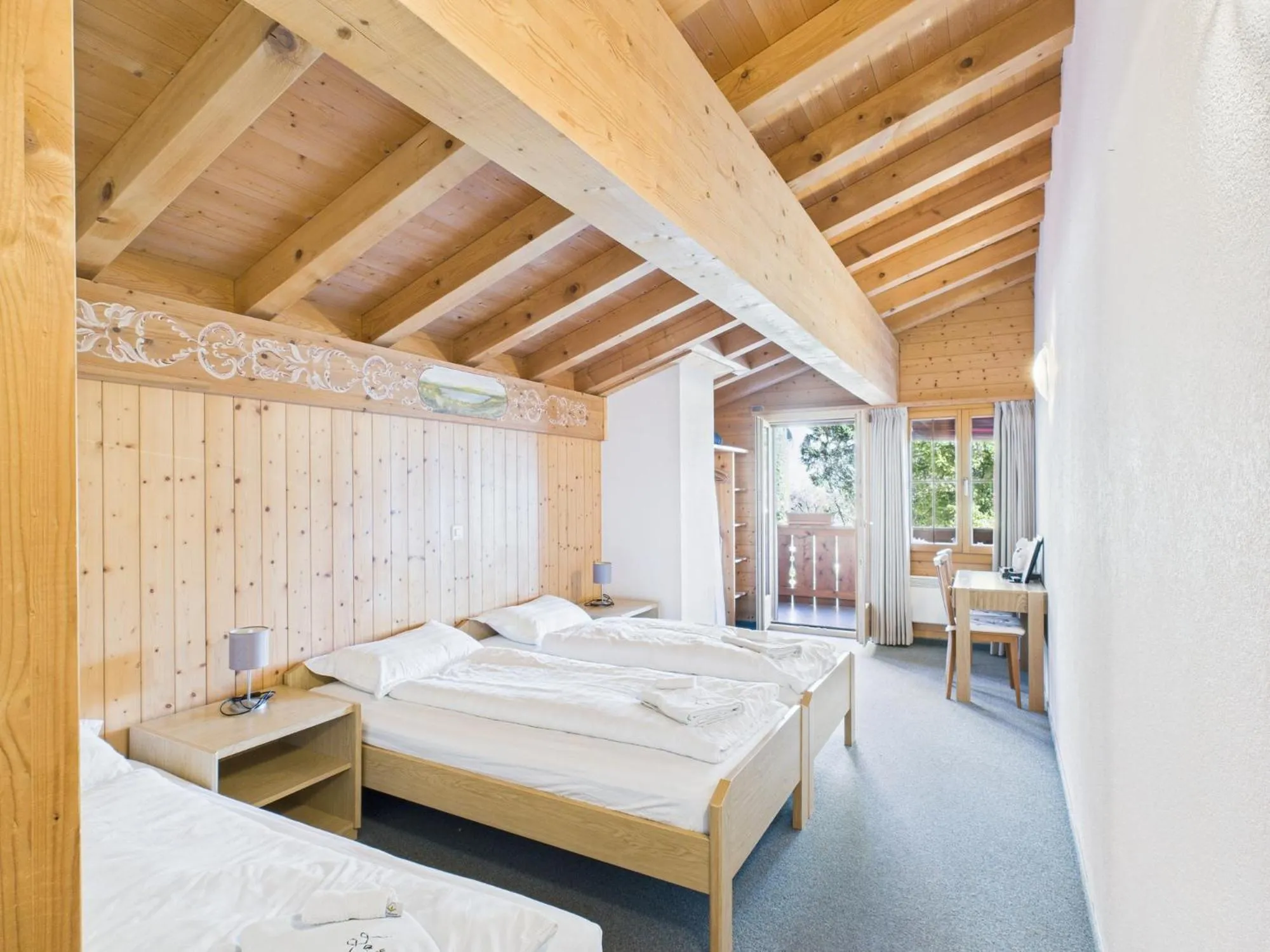 Balcony/Terrace, Bed in Hotel Wildbach Brienz