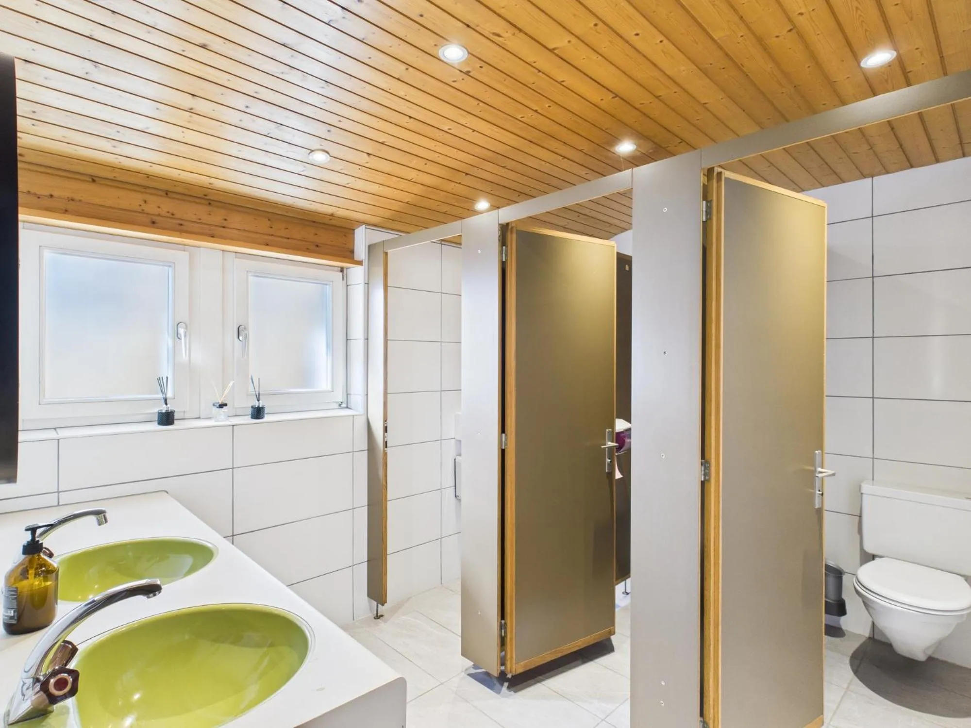 Toilet in Hotel Wildbach Brienz