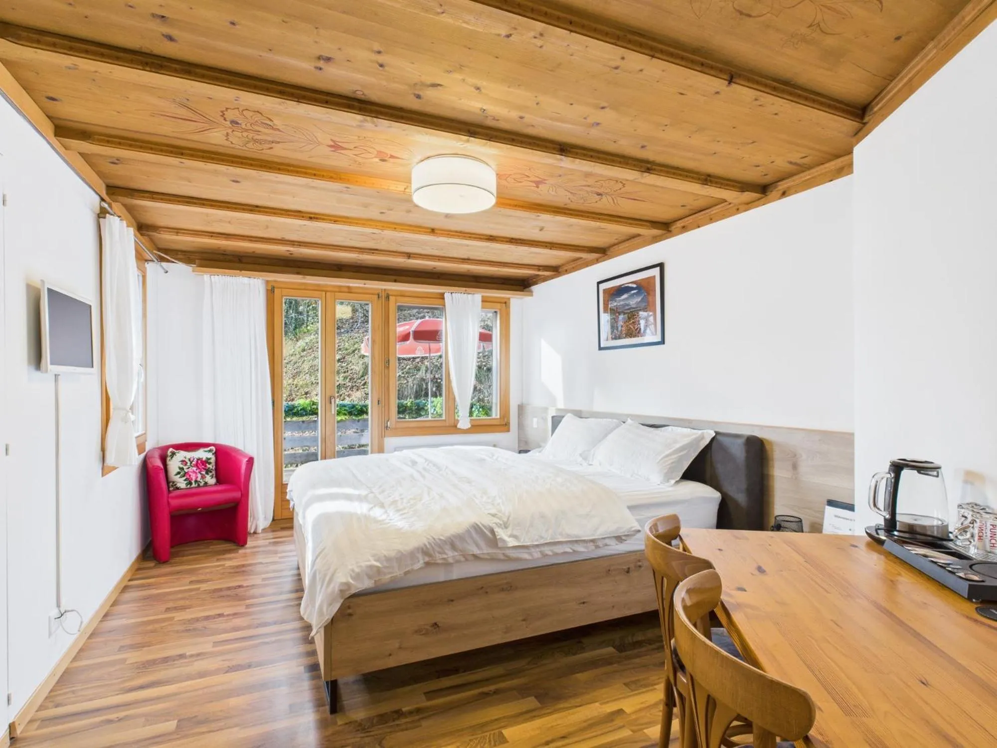 Bedroom, Bed in Hotel Wildbach Brienz