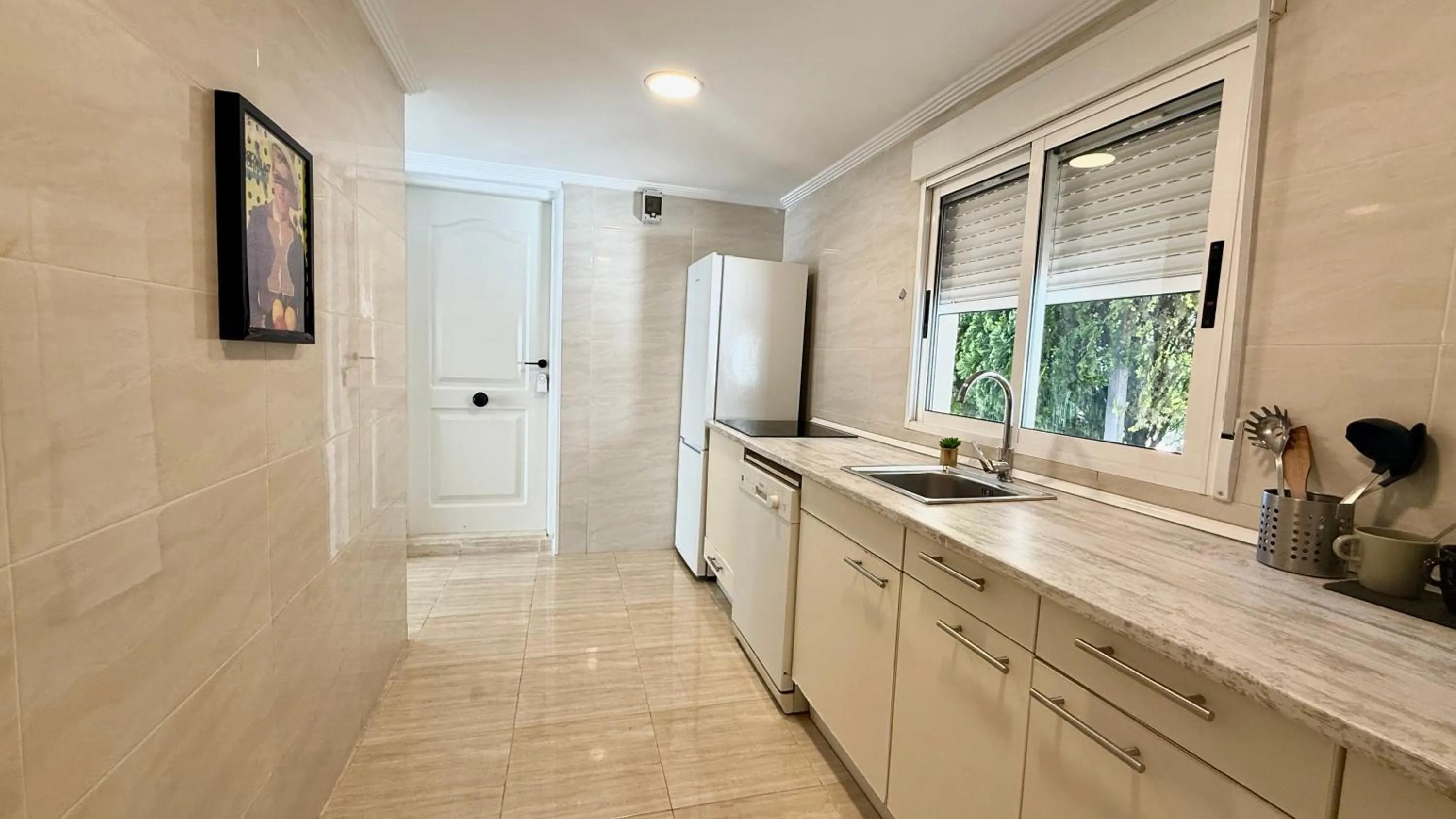 Kitchen or kitchenette in Kiwidestiny Alicante