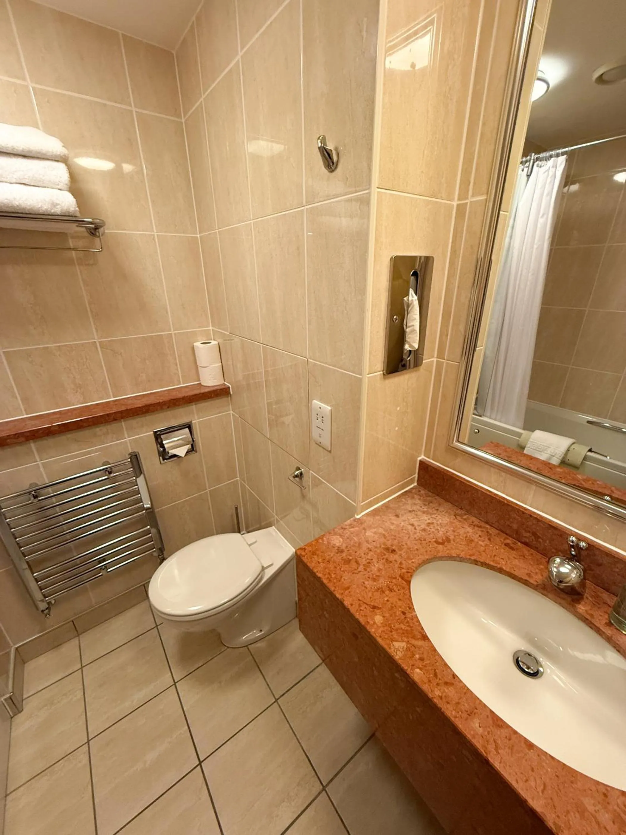 Toilet in Cabarfeidh Hotel