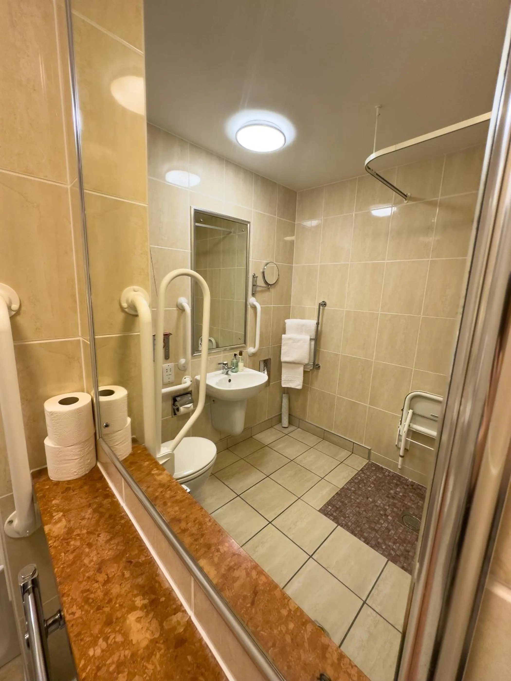 Shower in Cabarfeidh Hotel