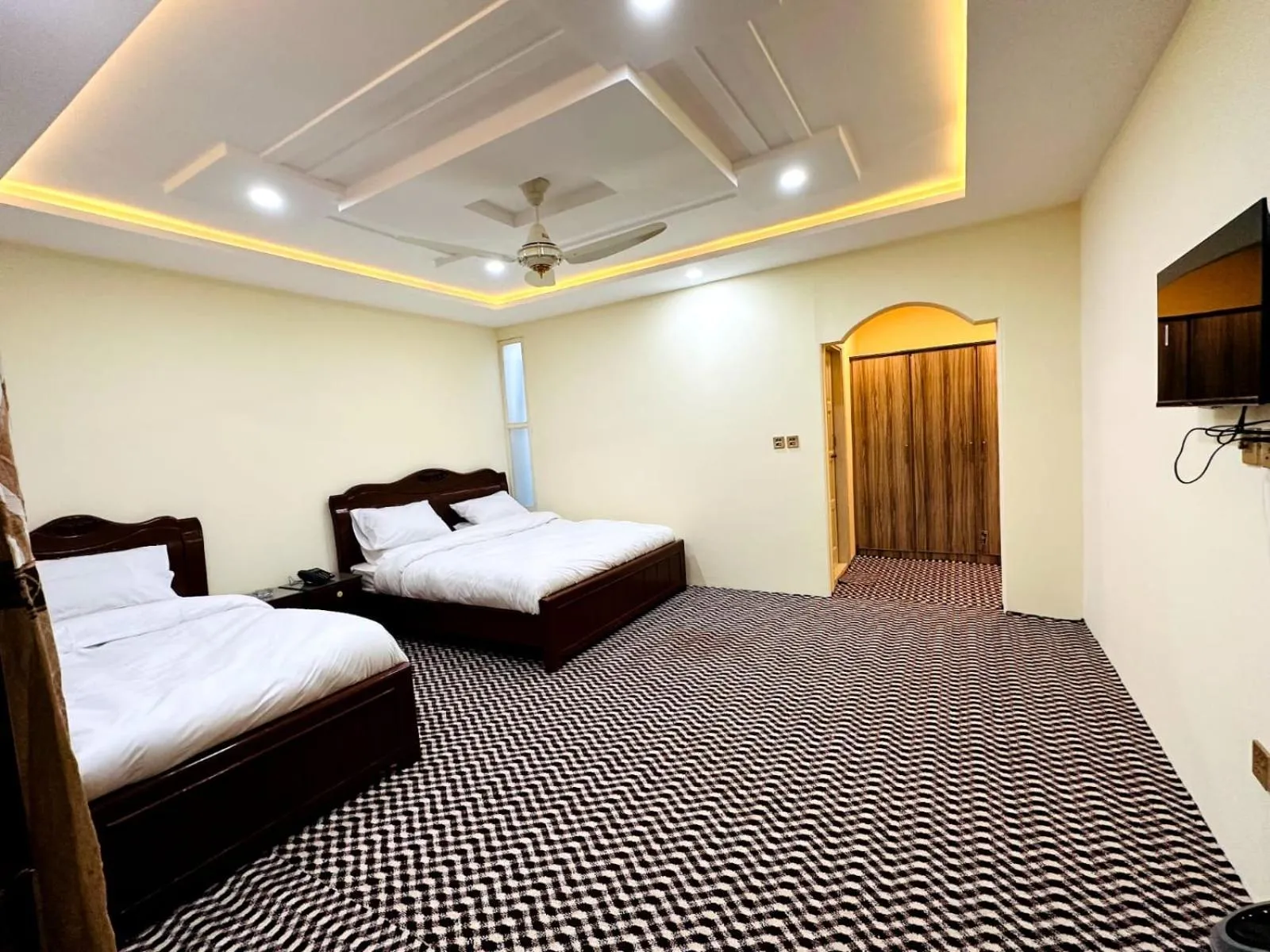 Communal lounge/ TV room, Bed in Desert One Hotel Skardu