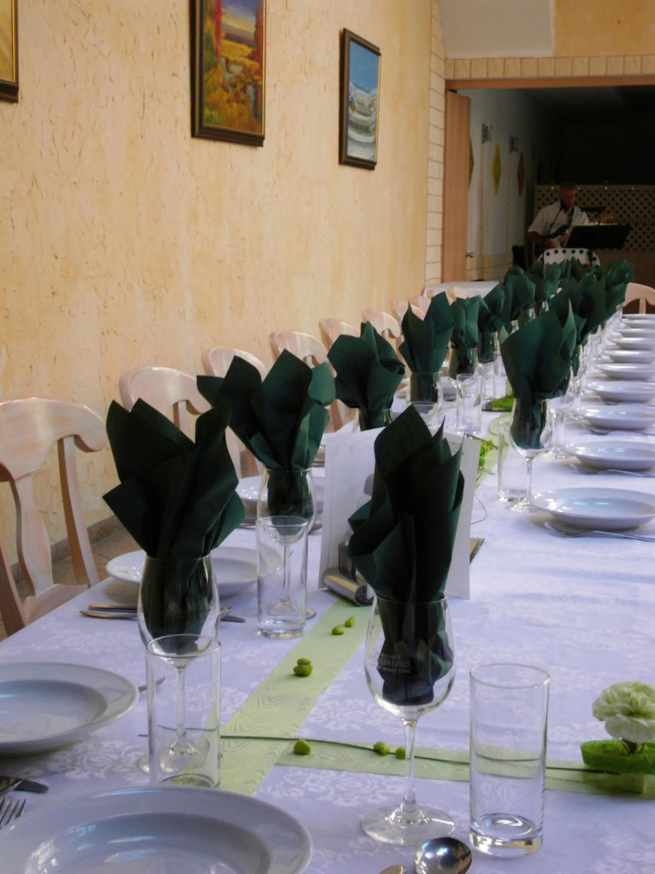 Restaurant/places to eat in Weinhotel Kirchenwirt