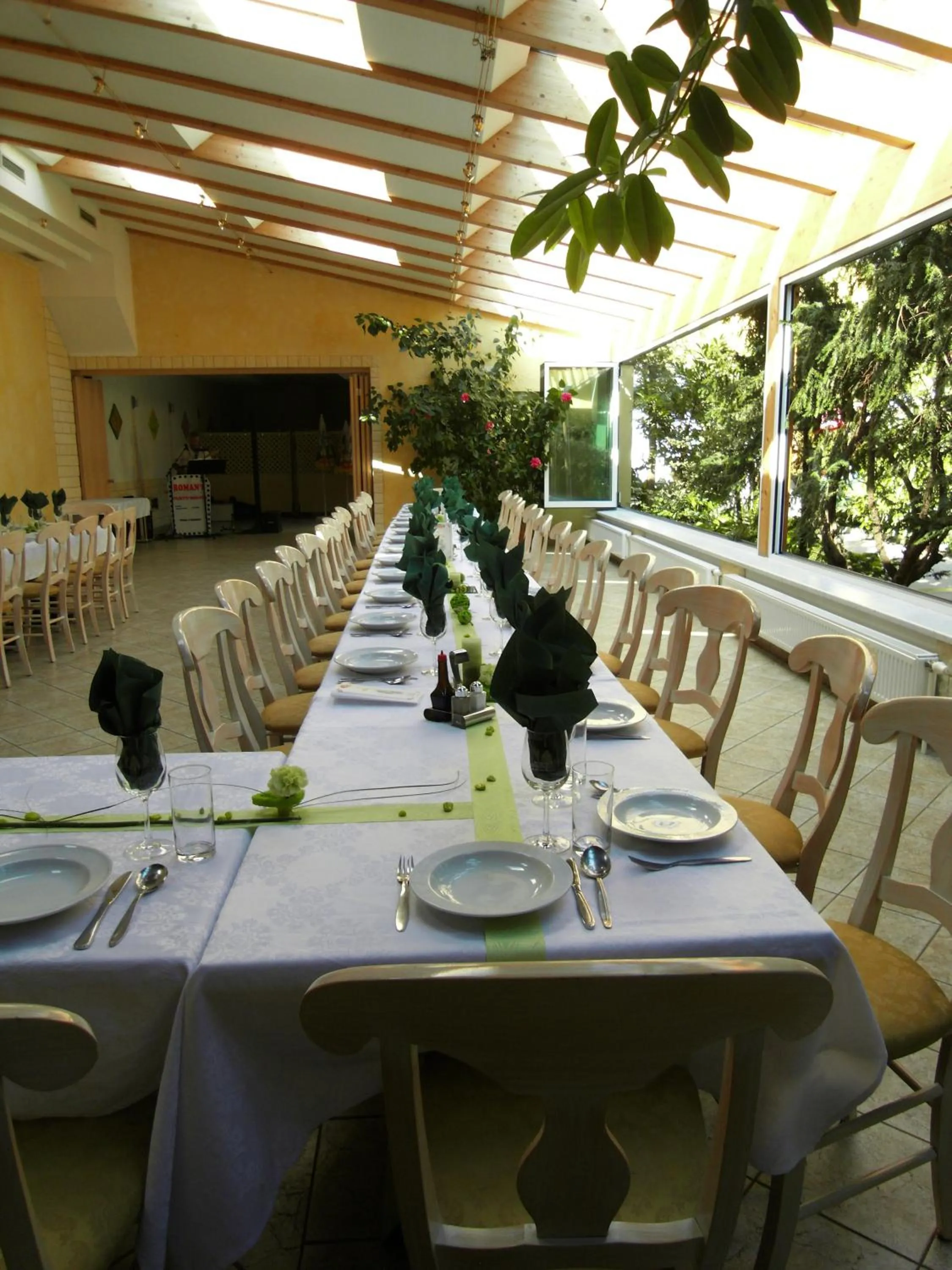 Restaurant/places to eat in Weinhotel Kirchenwirt