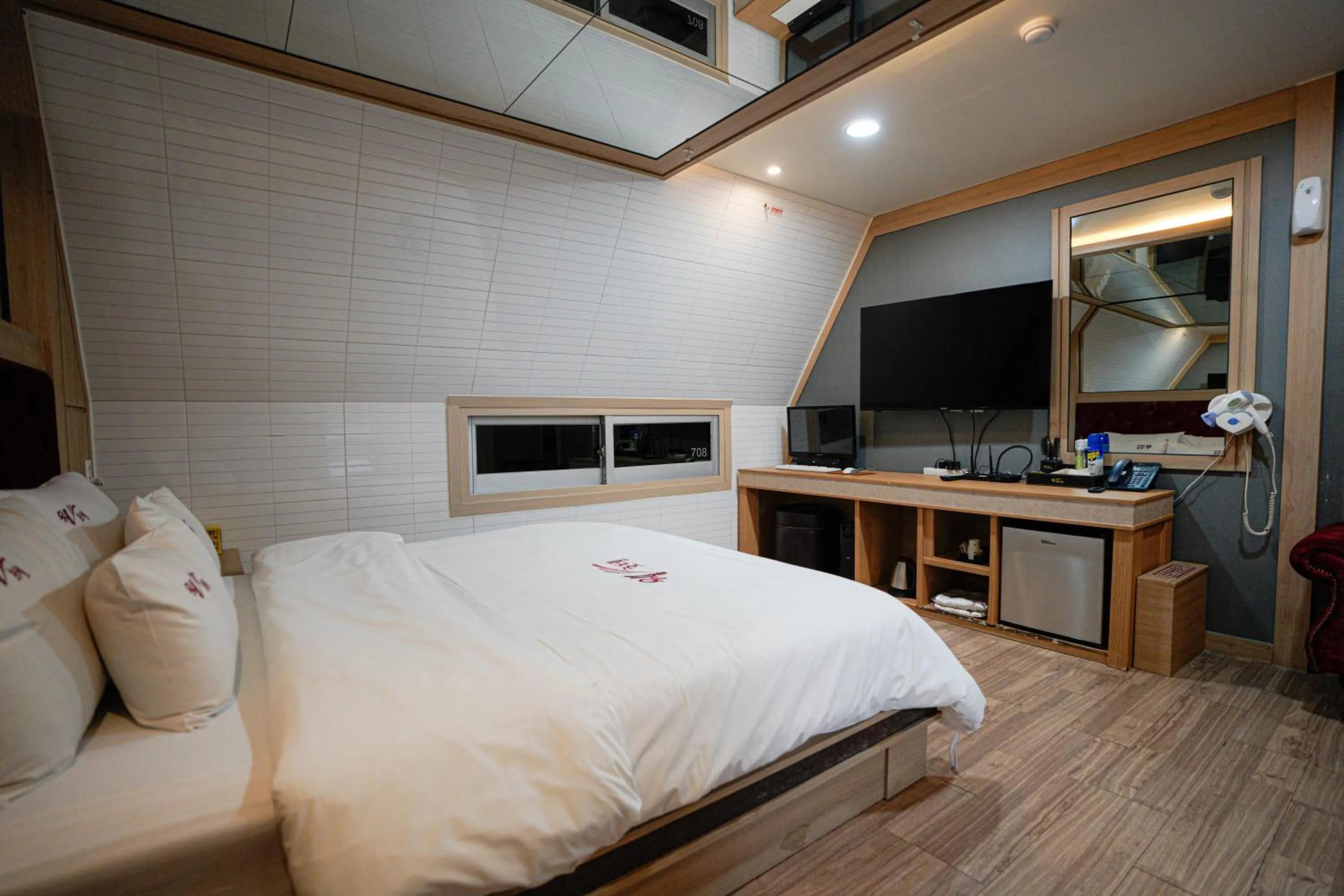 Bed in Mokpo Well hotel