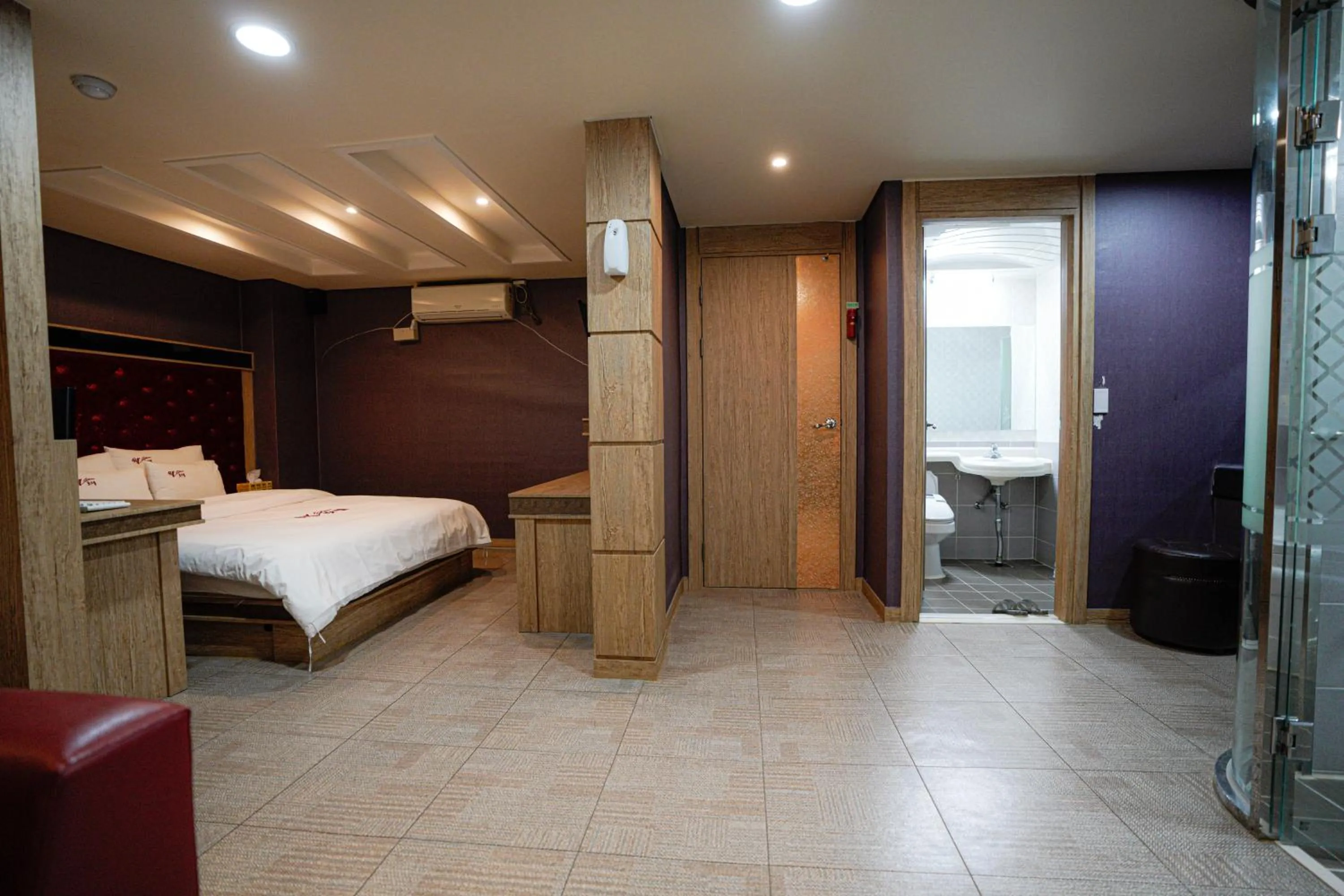 Bed in Mokpo Well hotel