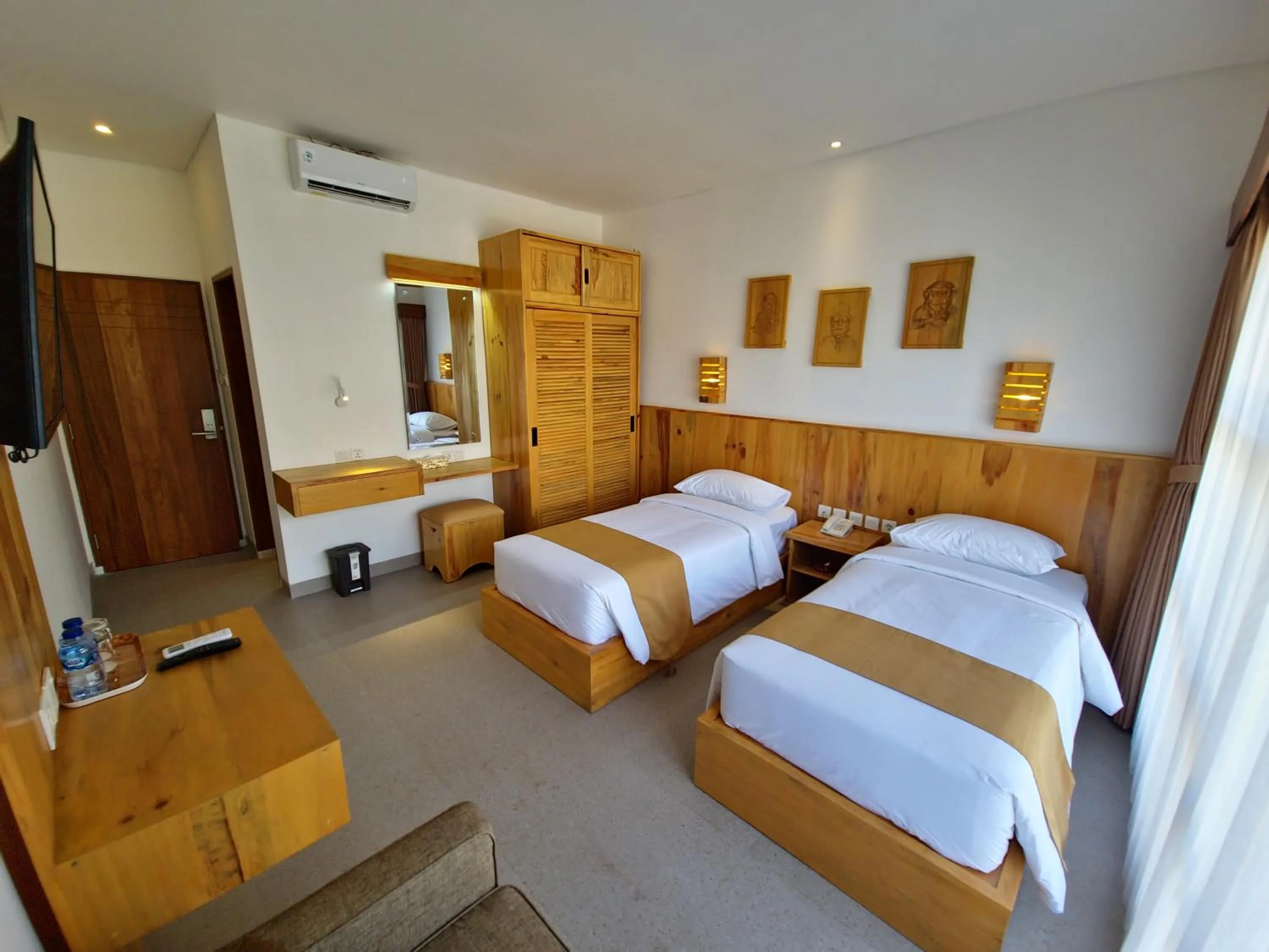 Bedroom, Bed in Kamandaka