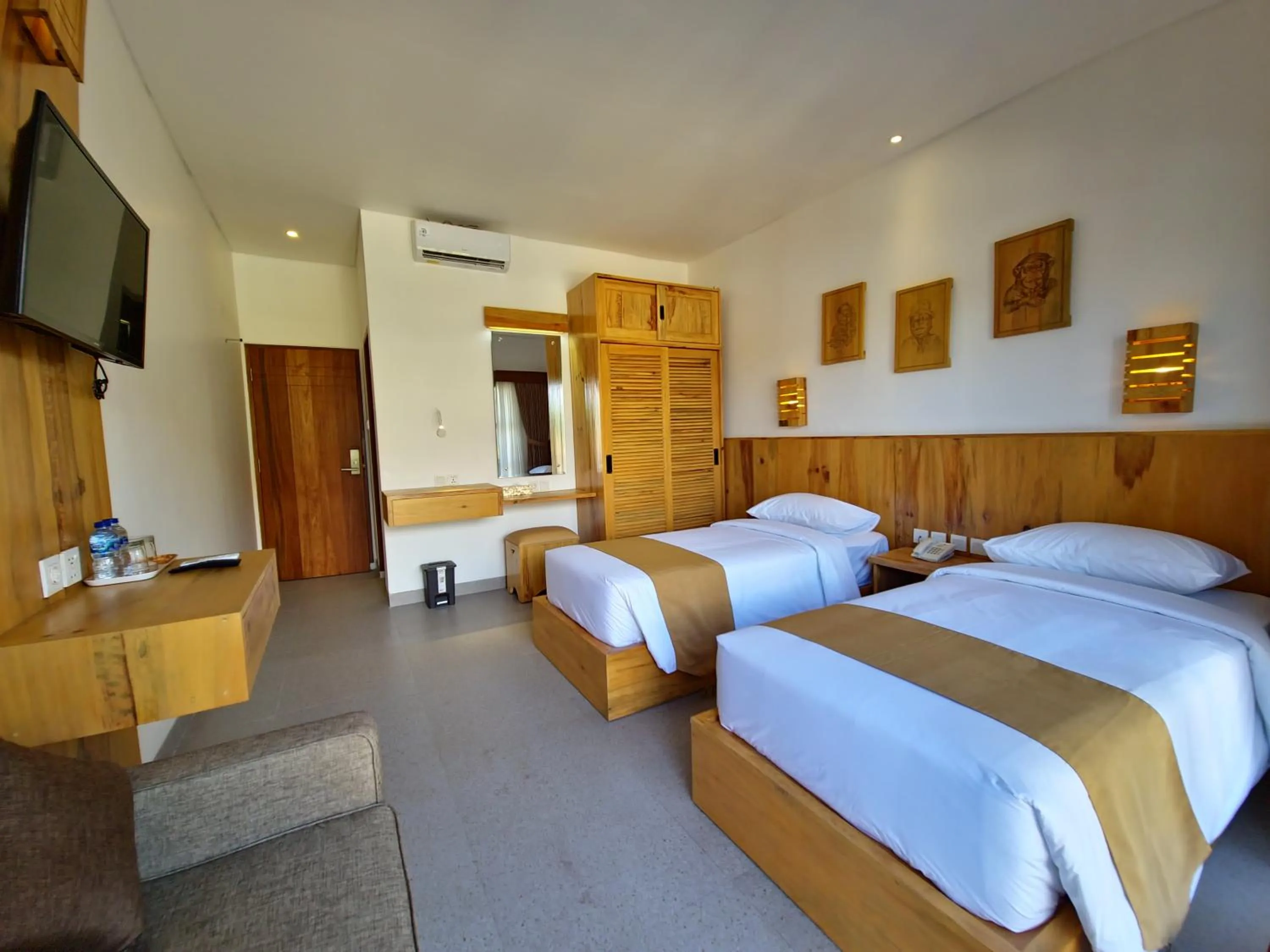 Bedroom, Bed in Kamandaka