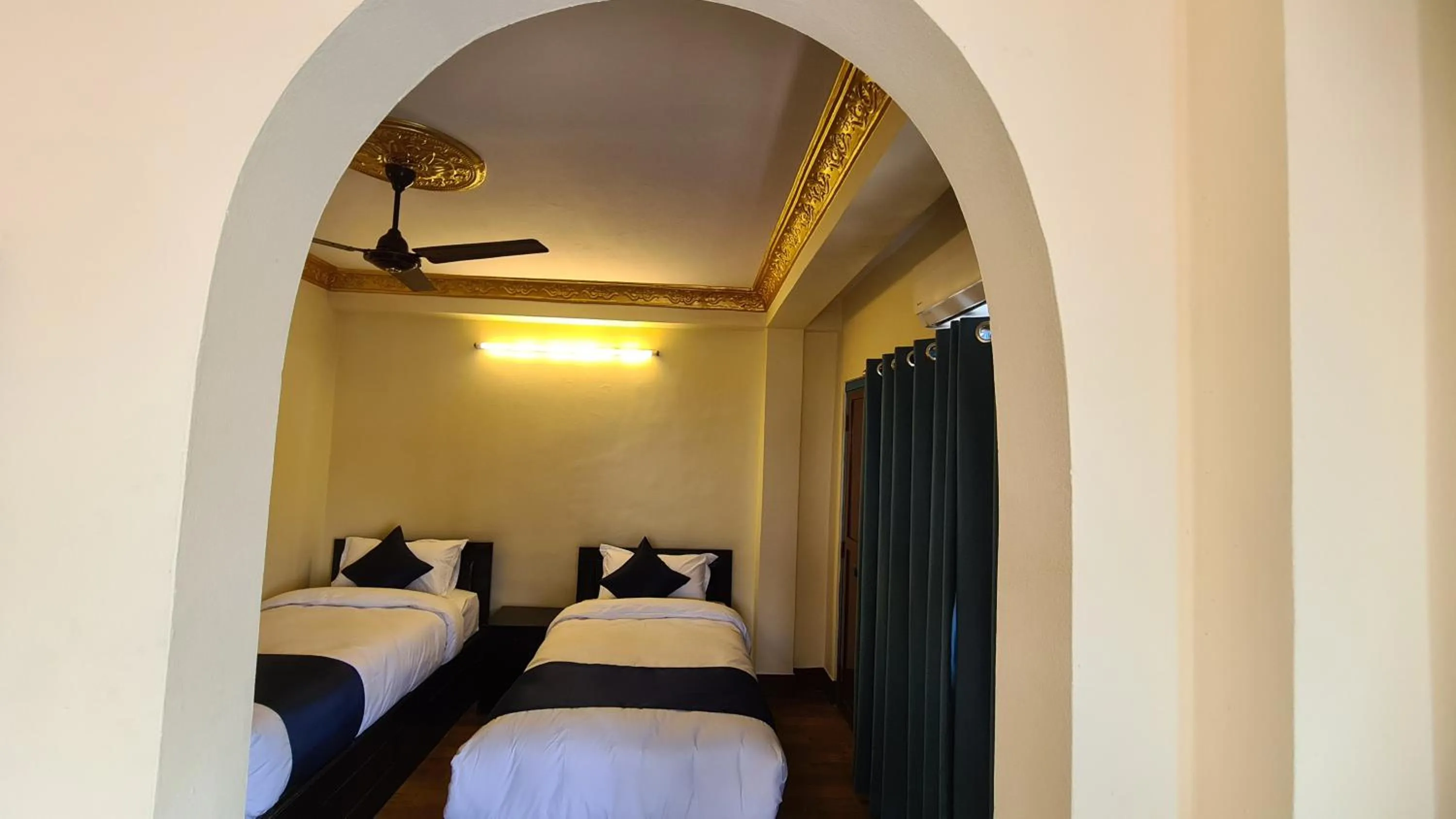 Bed in Temple Town Inn