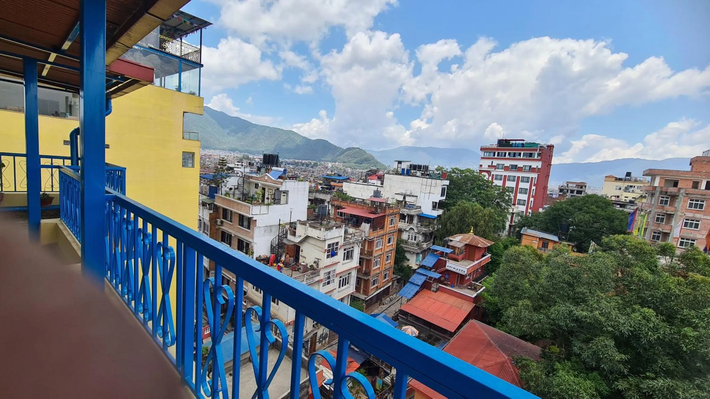 City view in Temple Town Inn