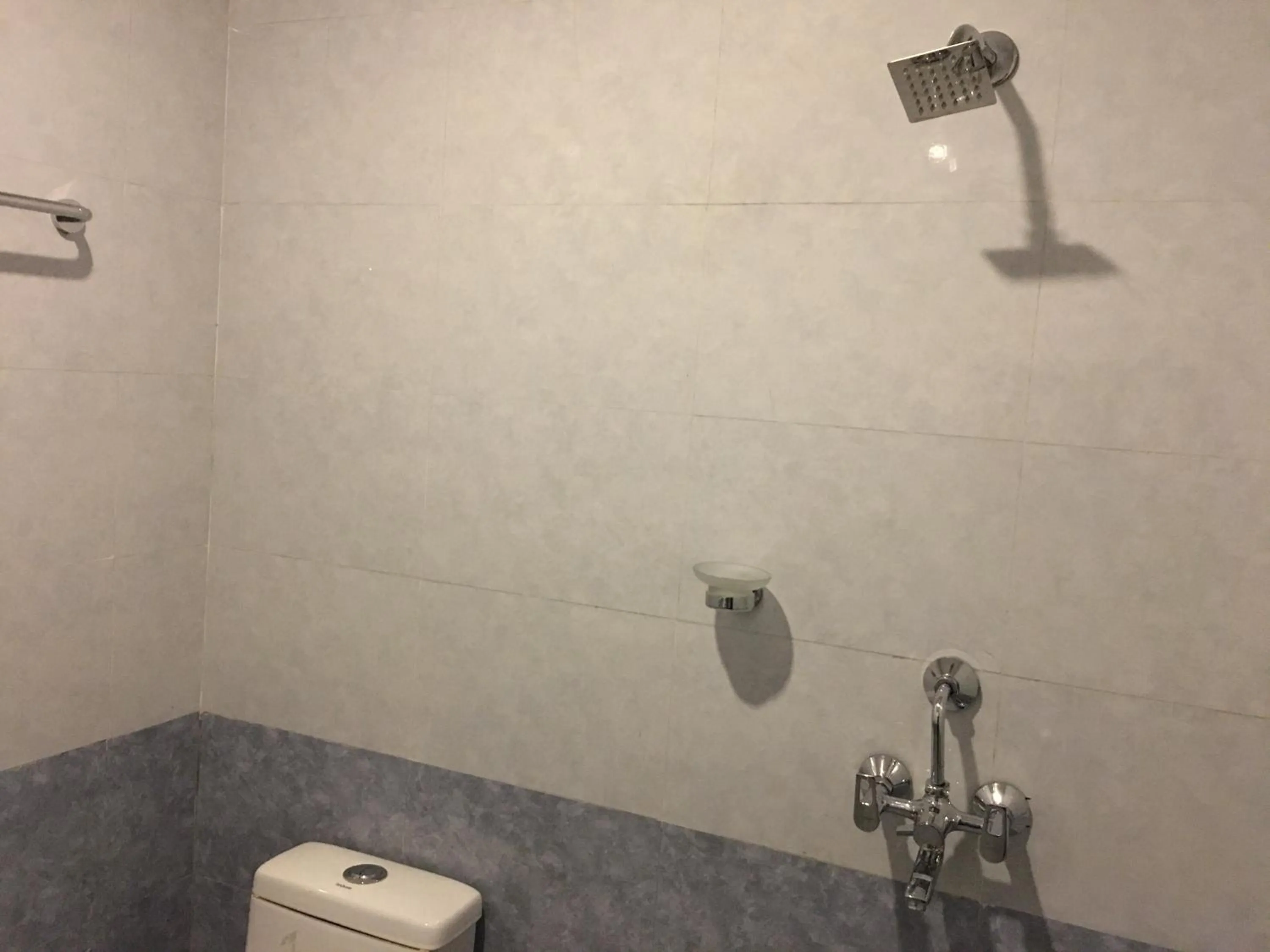 Shower in Temple Town Inn