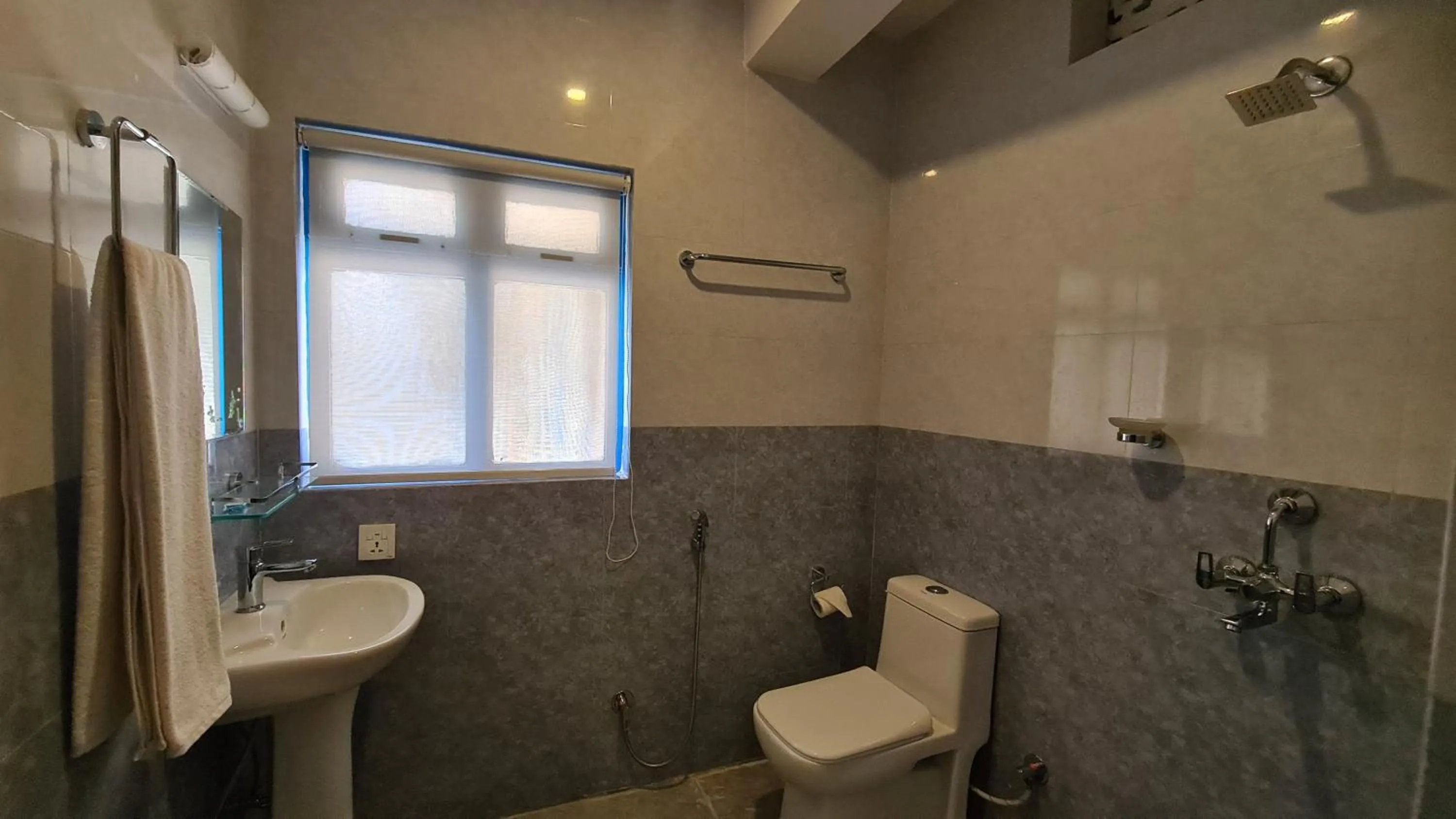 Bathroom in Temple Town Inn