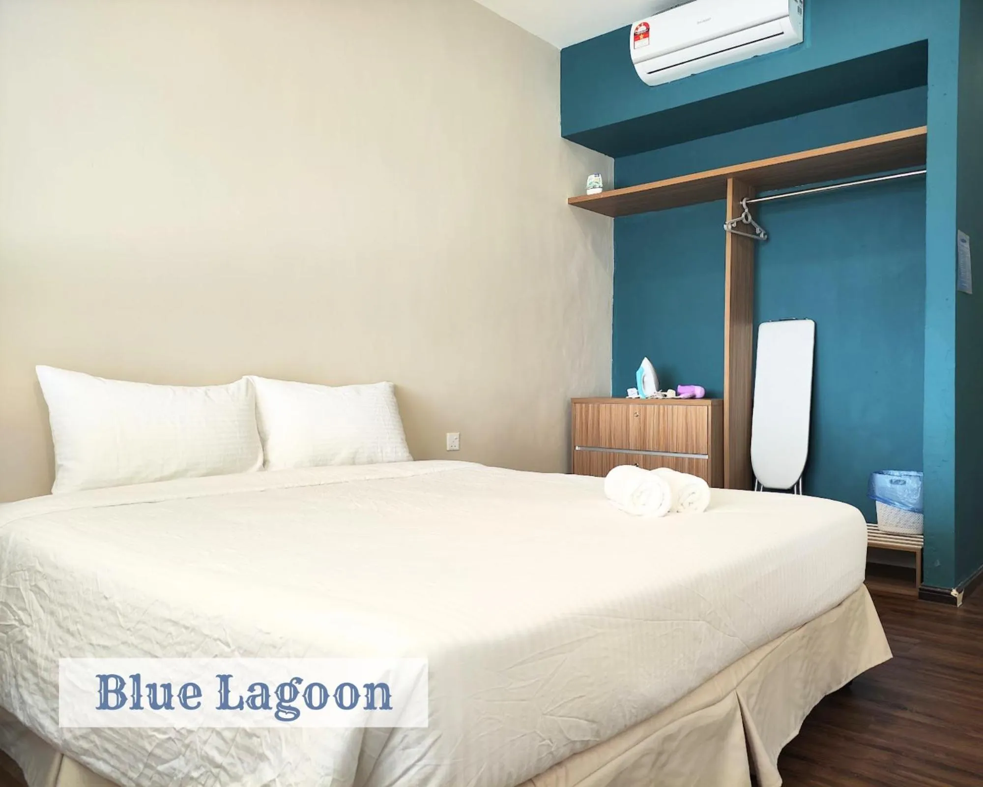 Bed in Roxy Sematan Townhouse - Blue Lagoon