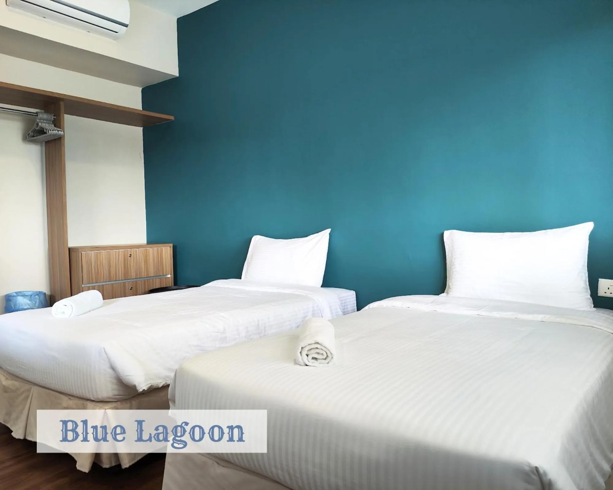 Bedroom, Bed in Roxy Sematan Townhouse - Blue Lagoon