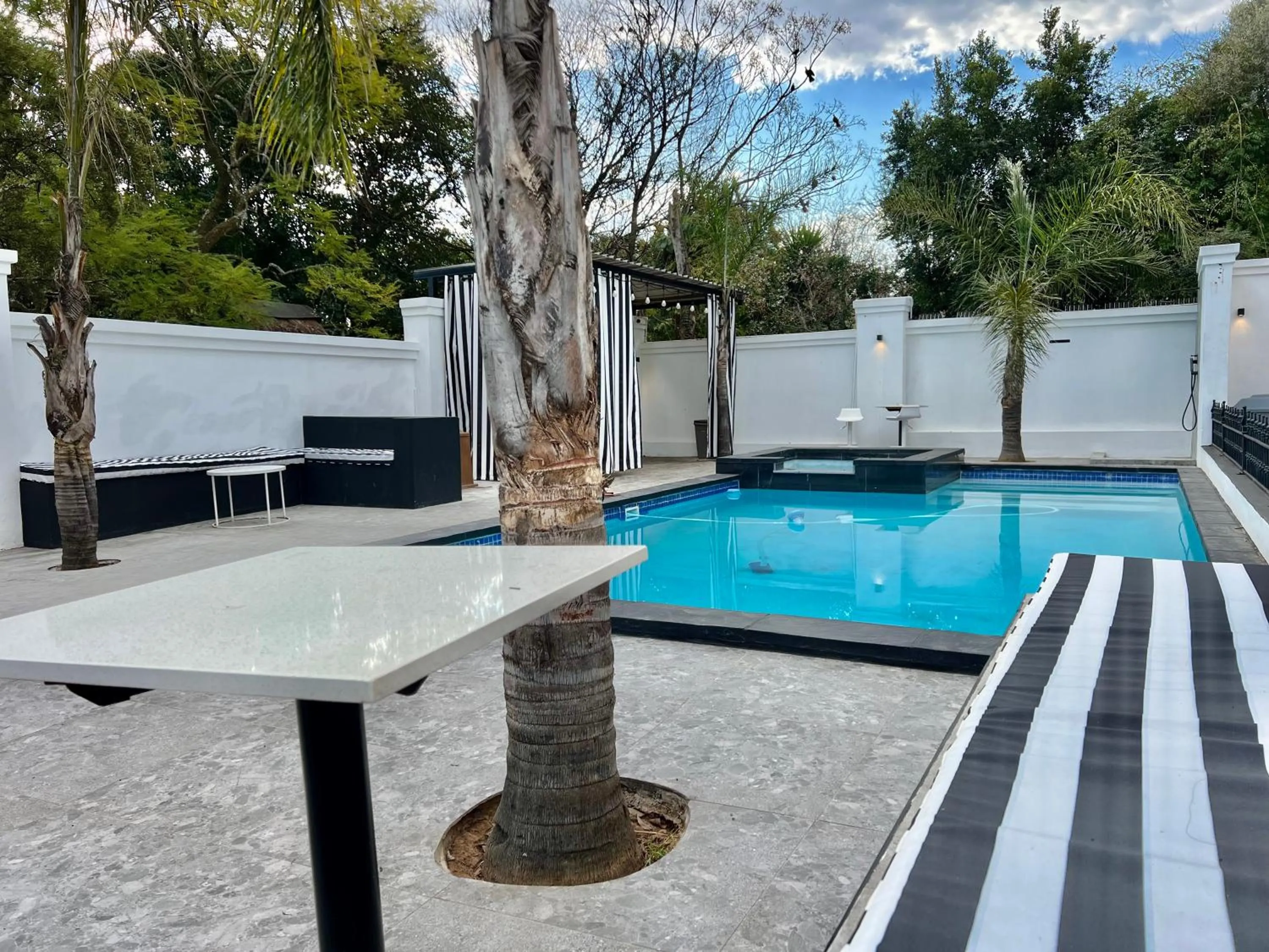 435 on vale boutique aparthotel