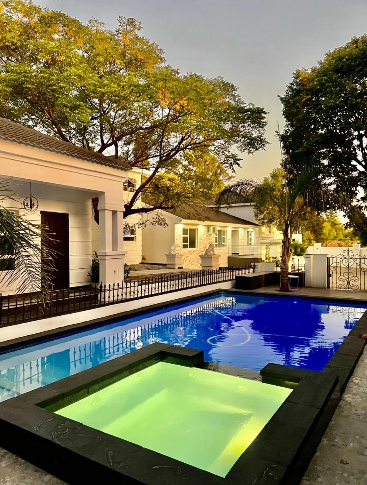 435 on vale boutique aparthotel