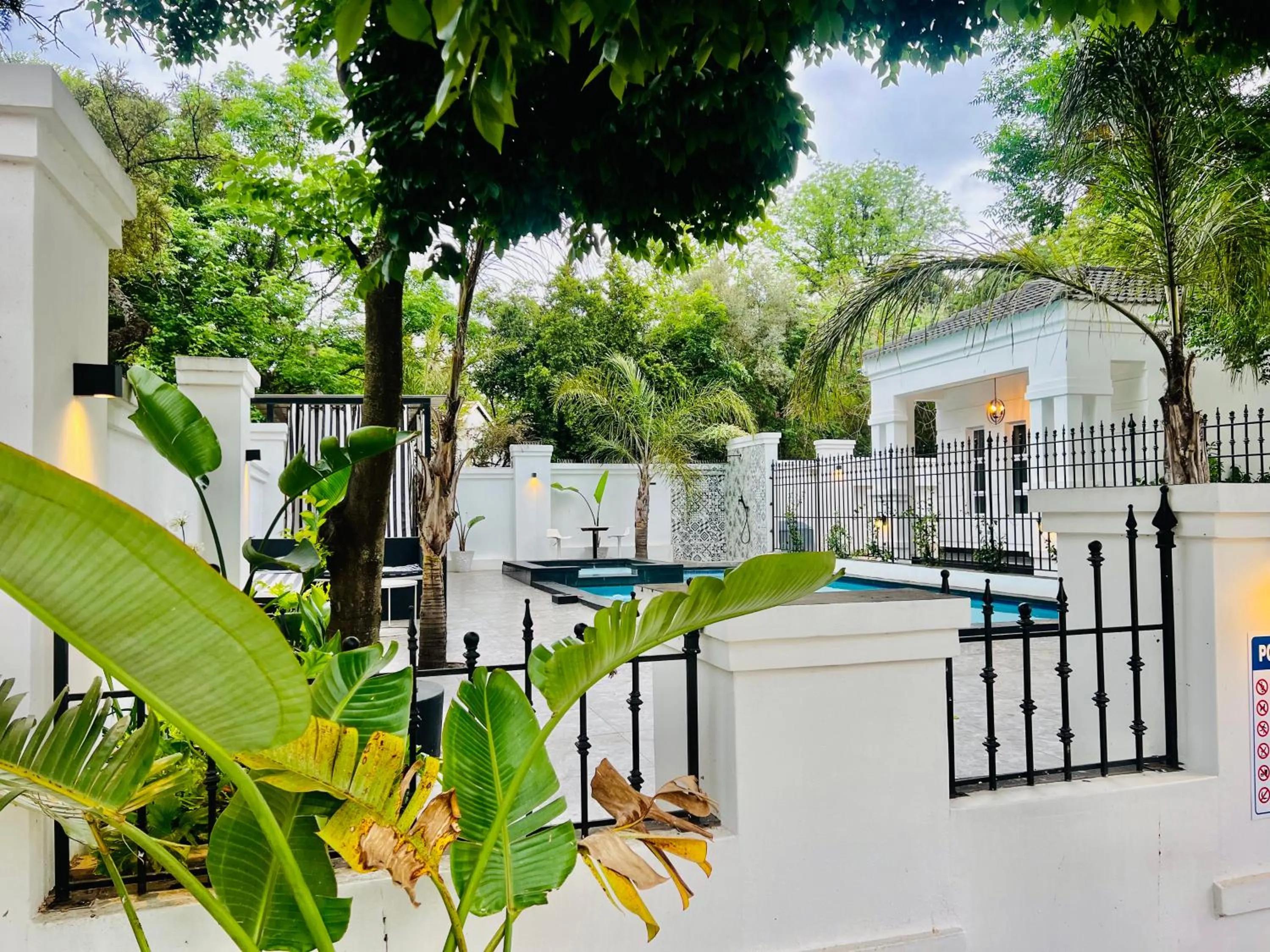 435 on vale boutique aparthotel