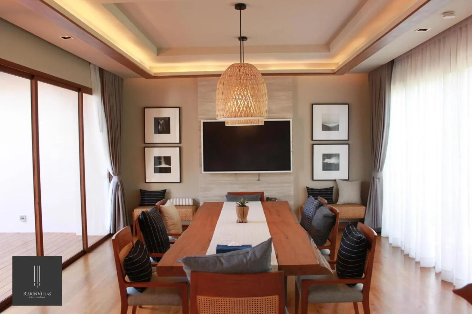 Communal lounge/ TV room in Rarin Villas