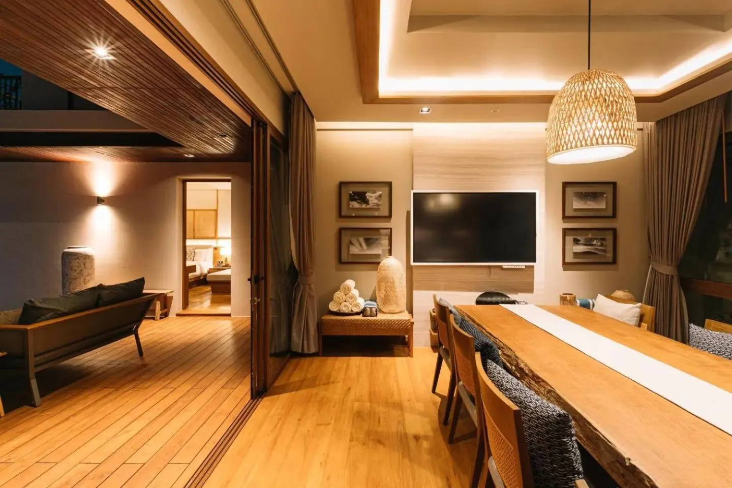 Communal lounge/ TV room in Rarin Villas