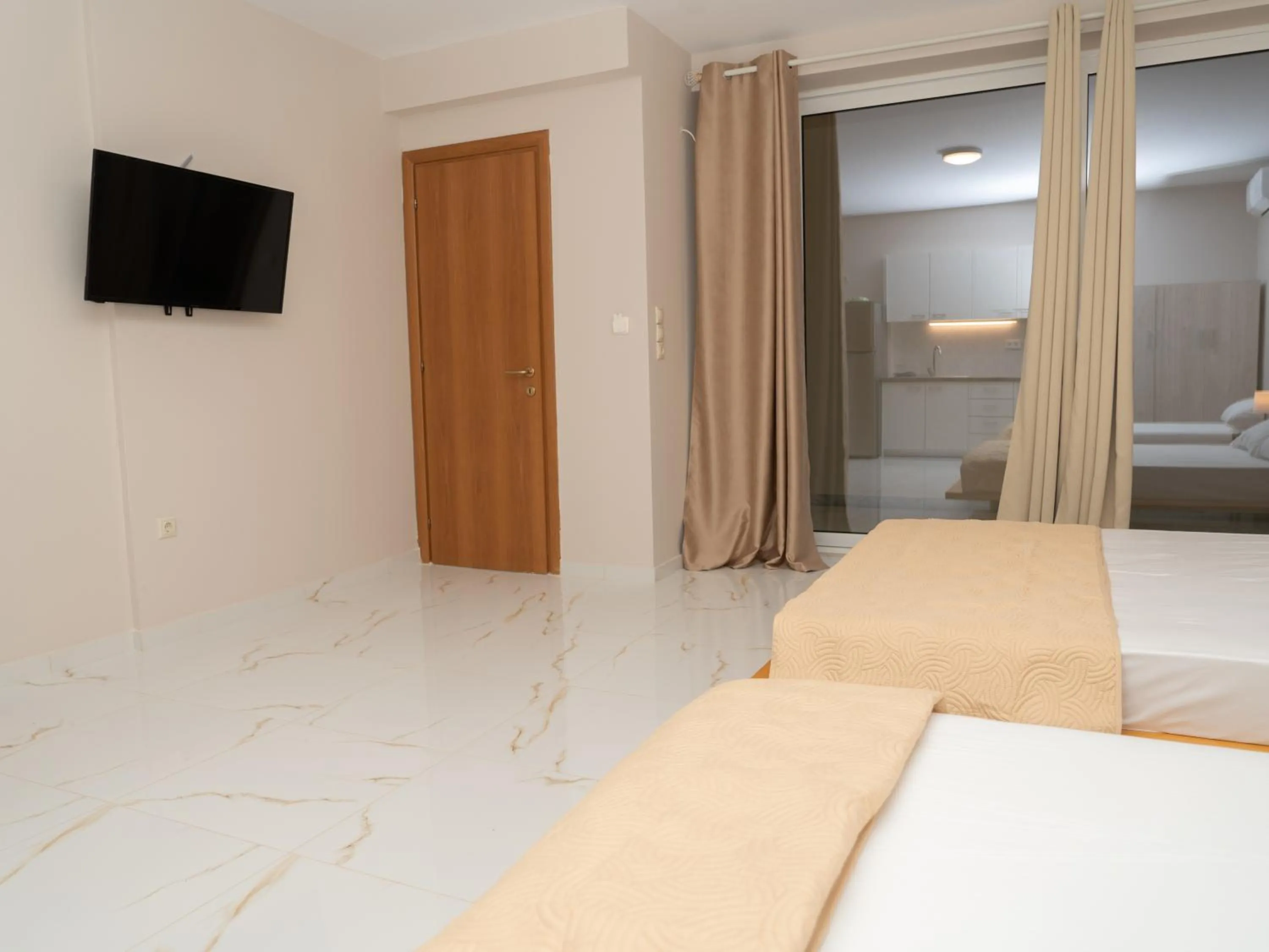 TV and multimedia, Bed in ALLAGIANNIS GROUP APARTMENTS