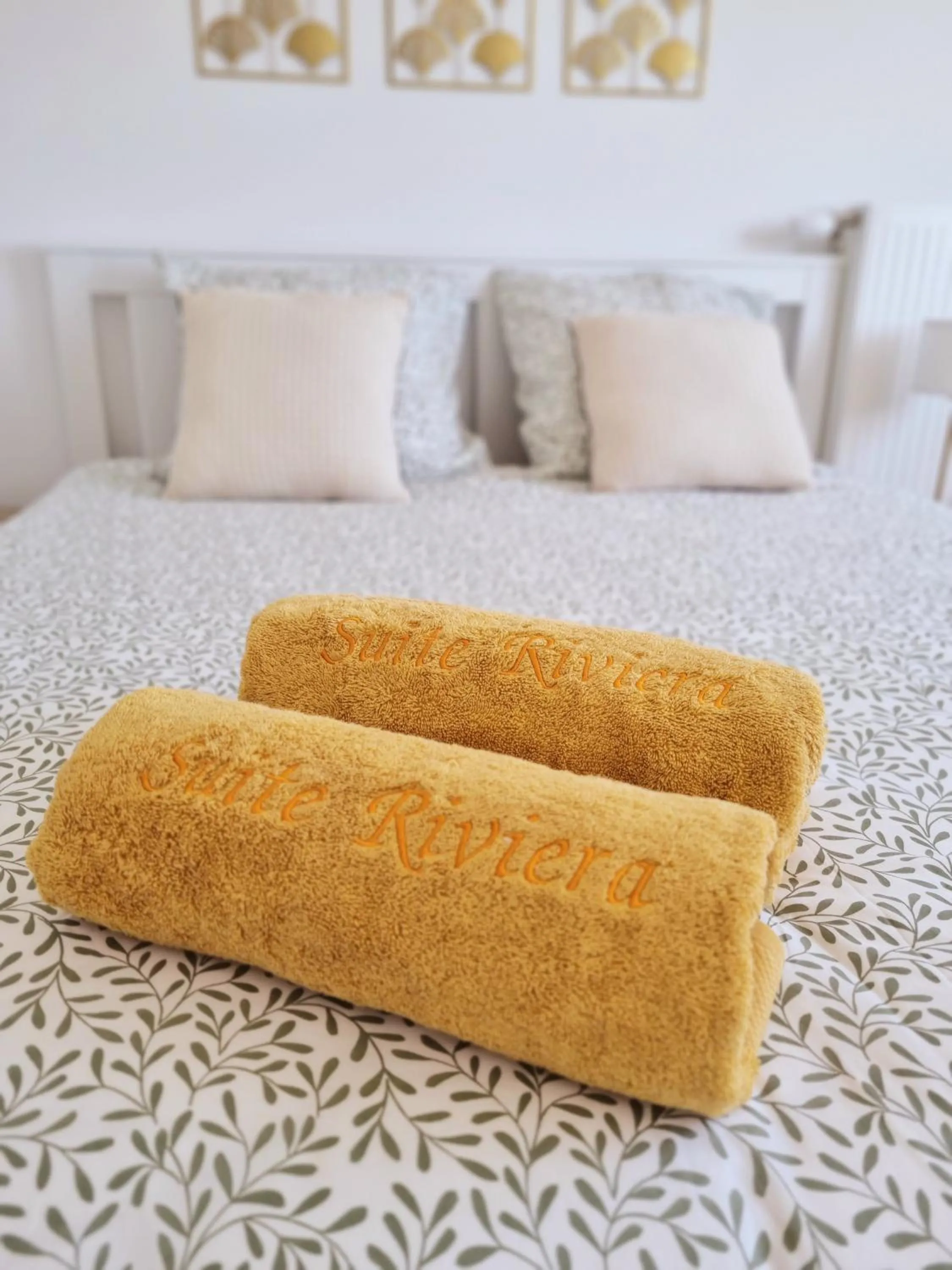 towels, Bed in Suite Riviera - Vue Disneyland