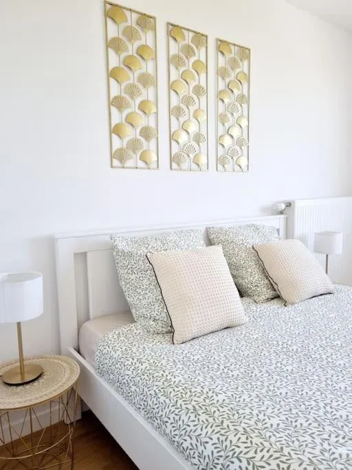 Bedroom, Bed in Suite Riviera - Vue Disneyland