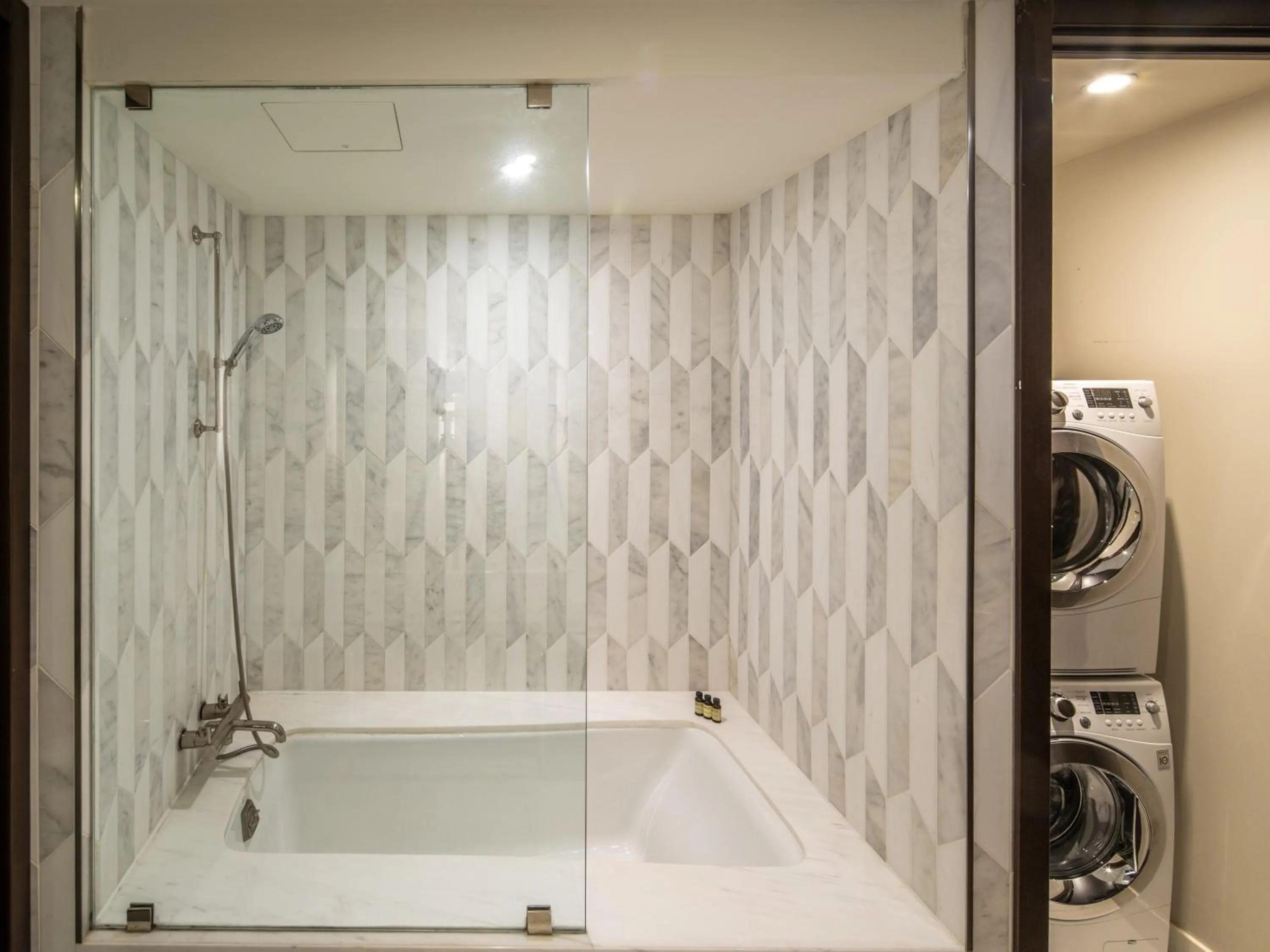 Shower in The Marmara Park Avenue