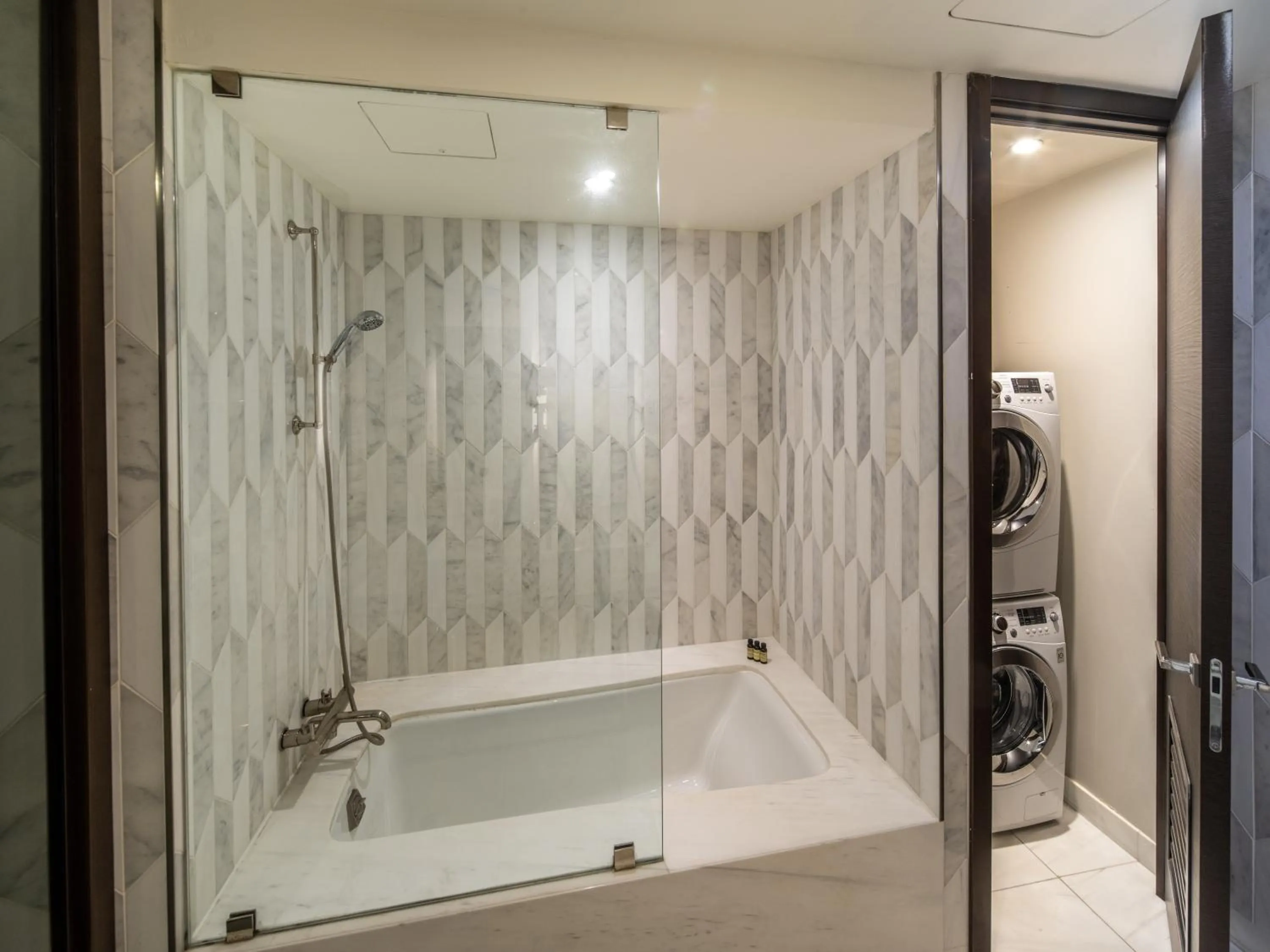 Shower in The Marmara Park Avenue