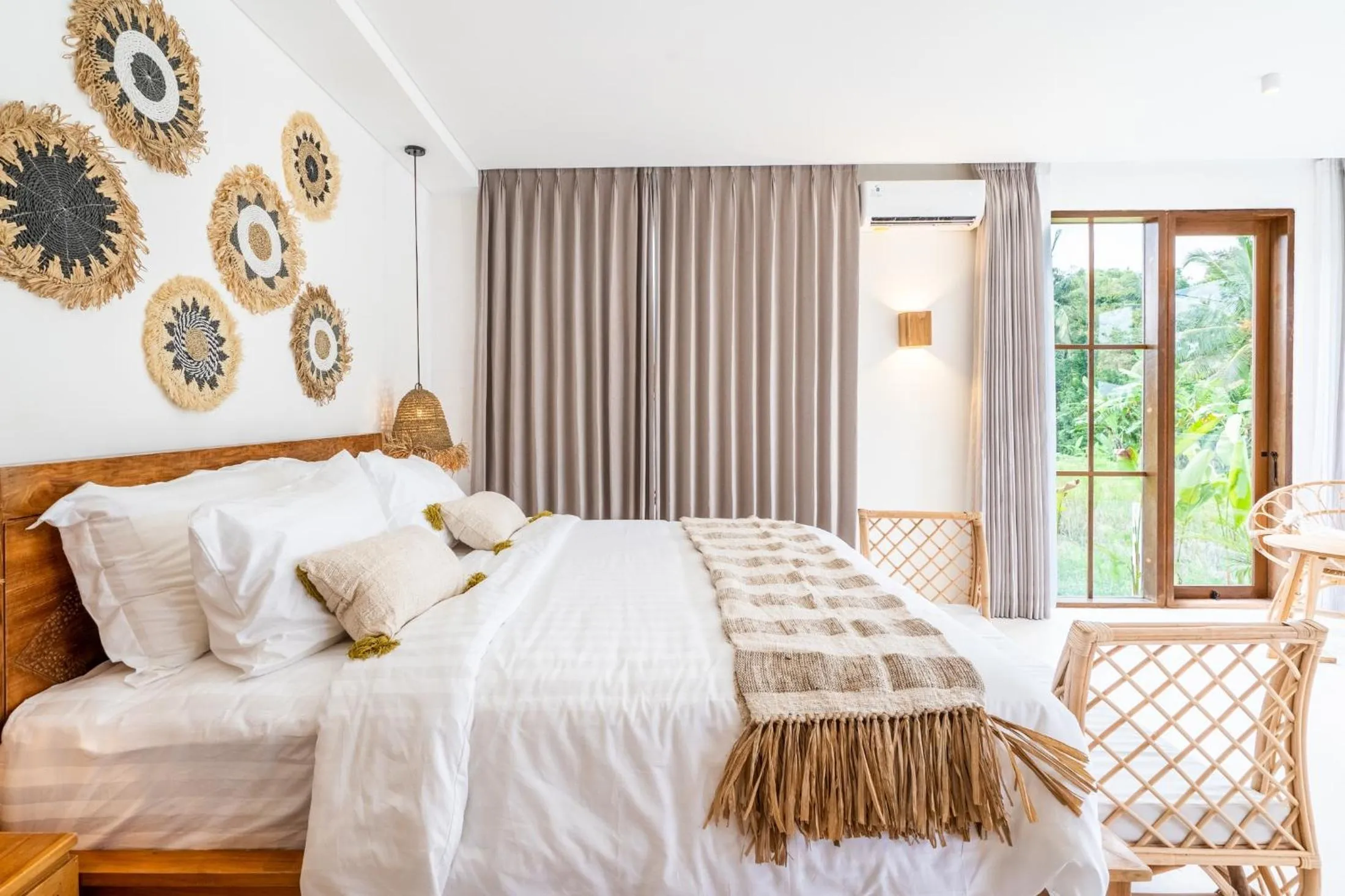 Bed in Tembaga Garden Retreat - Privacy and Modern Comfort