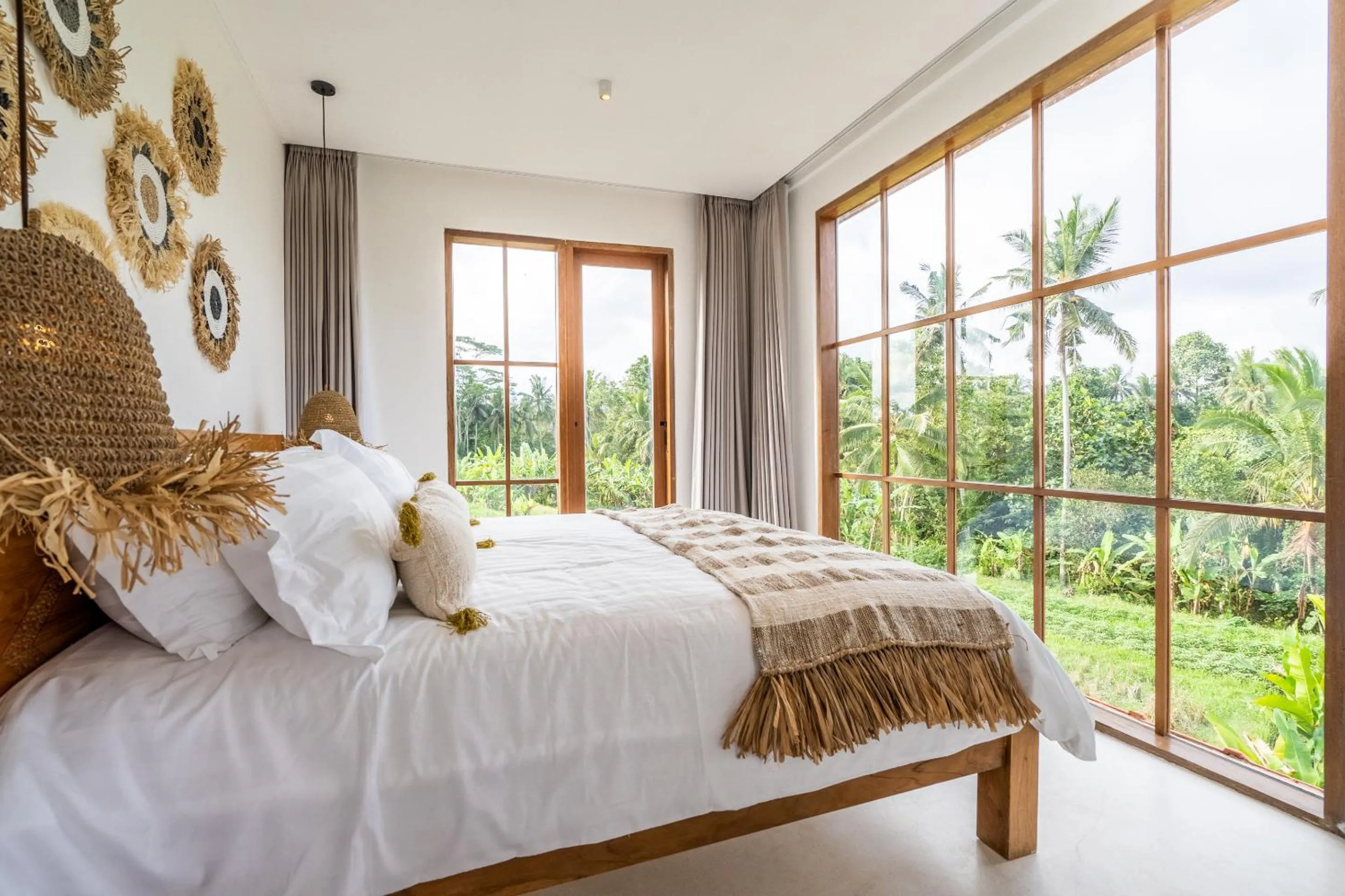 Bed in Tembaga Garden Retreat - Privacy and Modern Comfort
