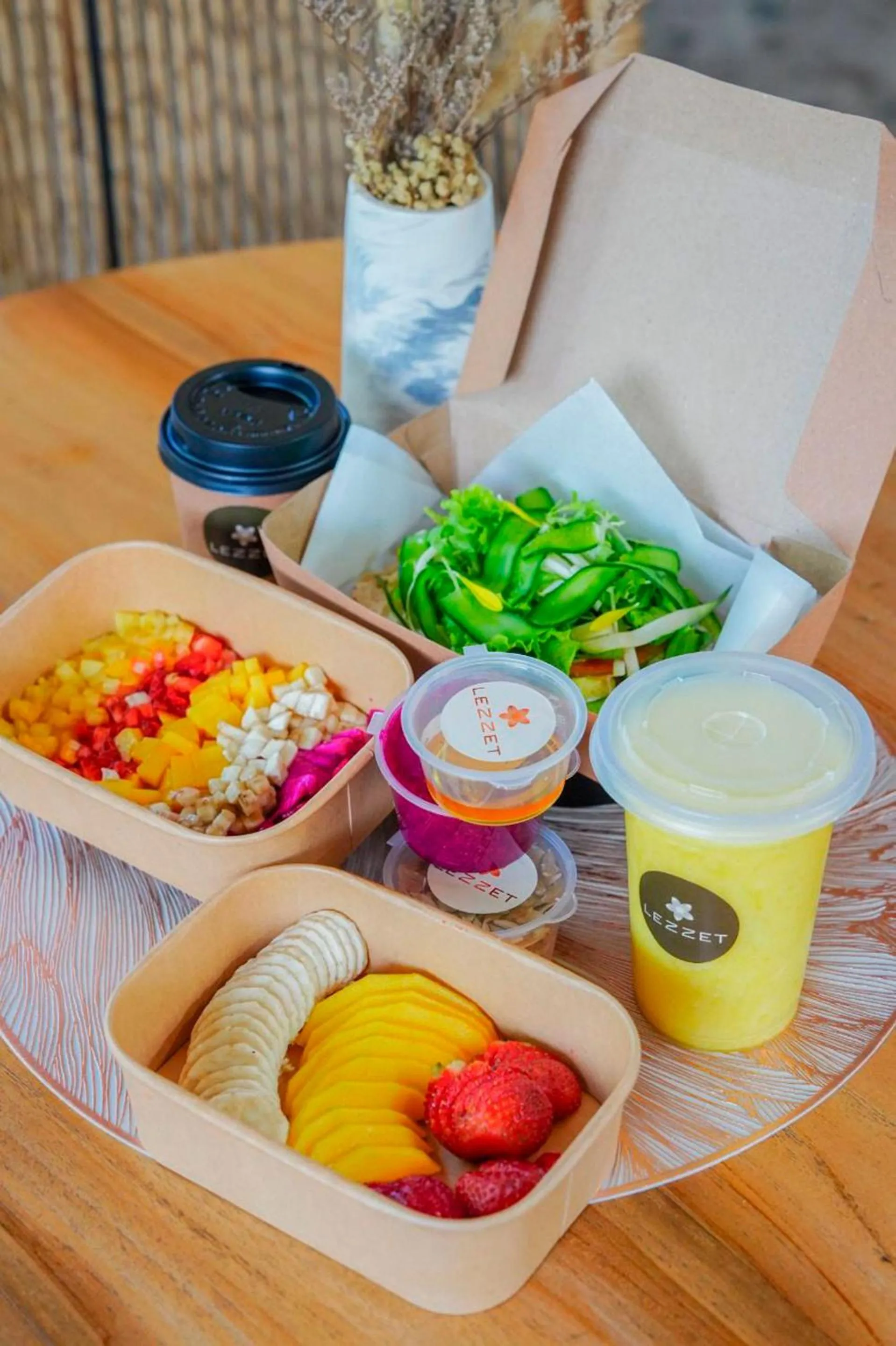 Breakfast in Tembaga Garden Retreat - Privacy and Modern Comfort