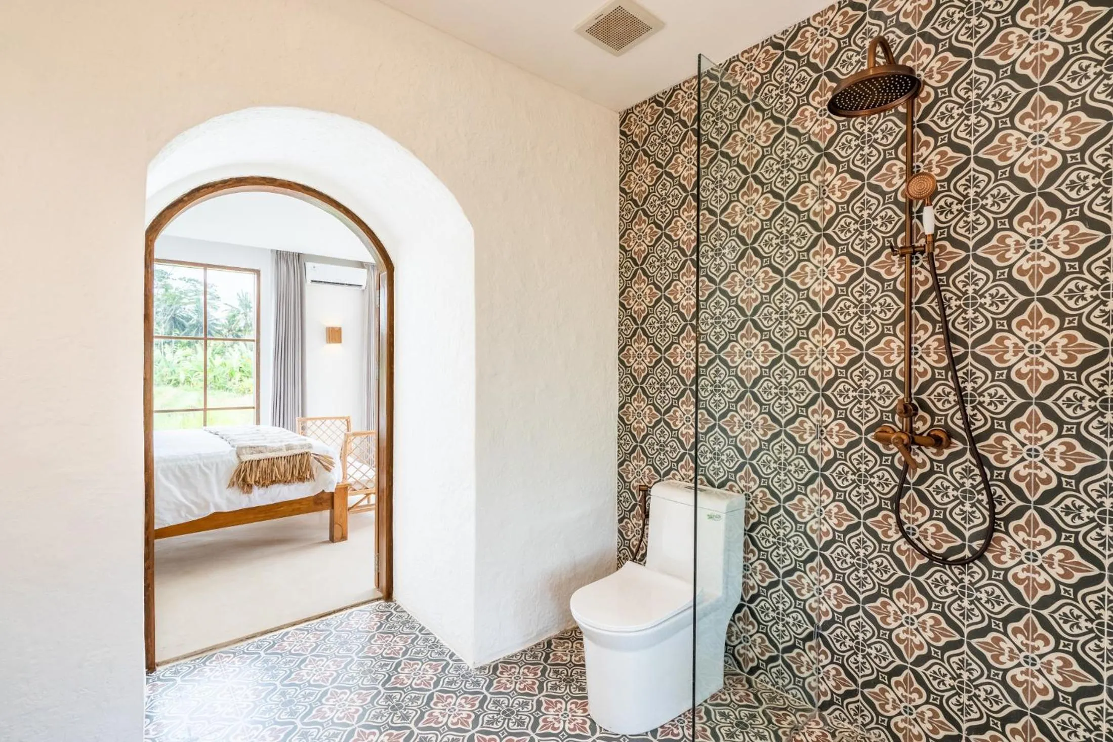 Shower in Tembaga Garden Retreat - Privacy and Modern Comfort