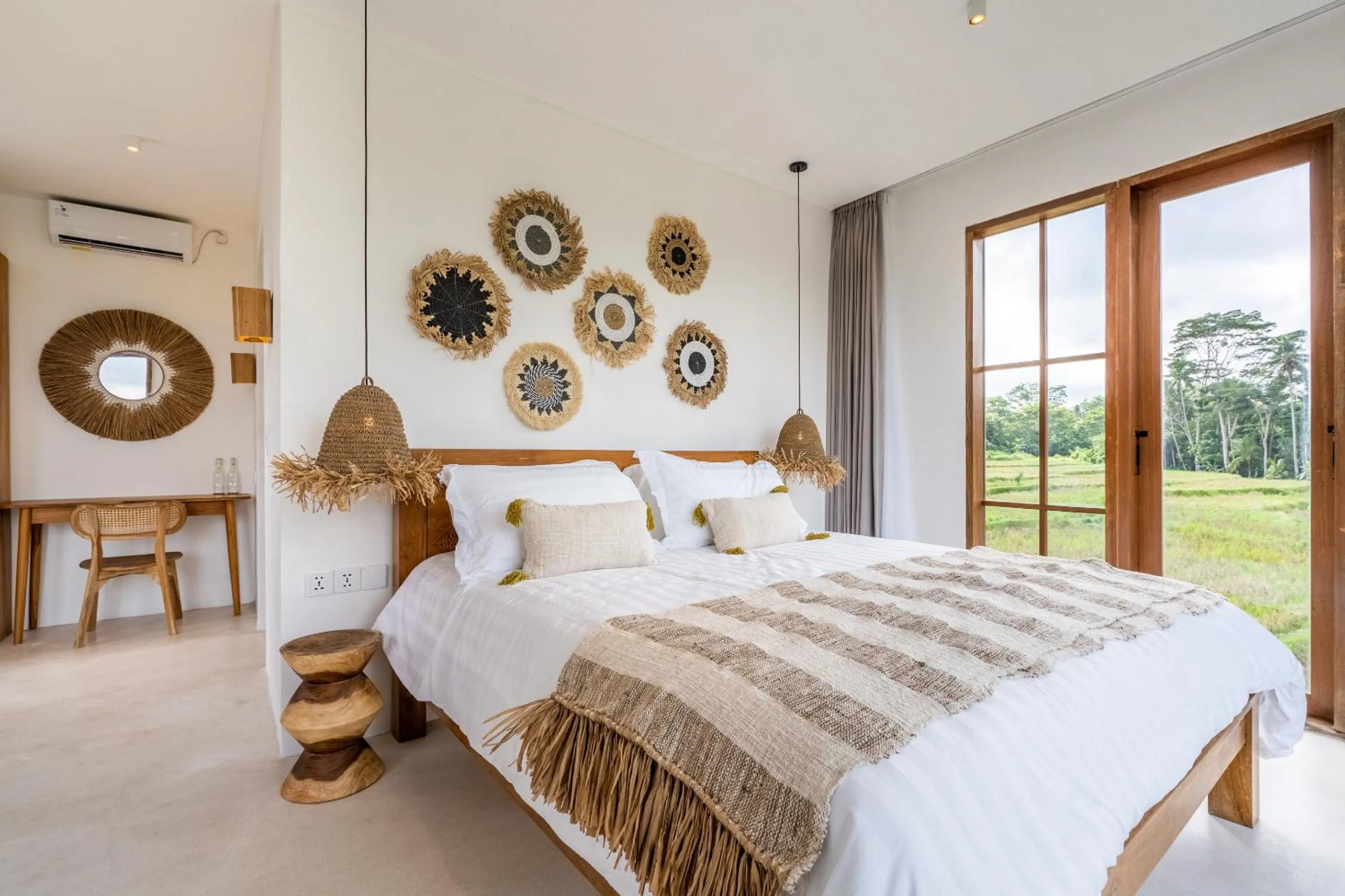 Bed in Tembaga Garden Retreat - Privacy and Modern Comfort