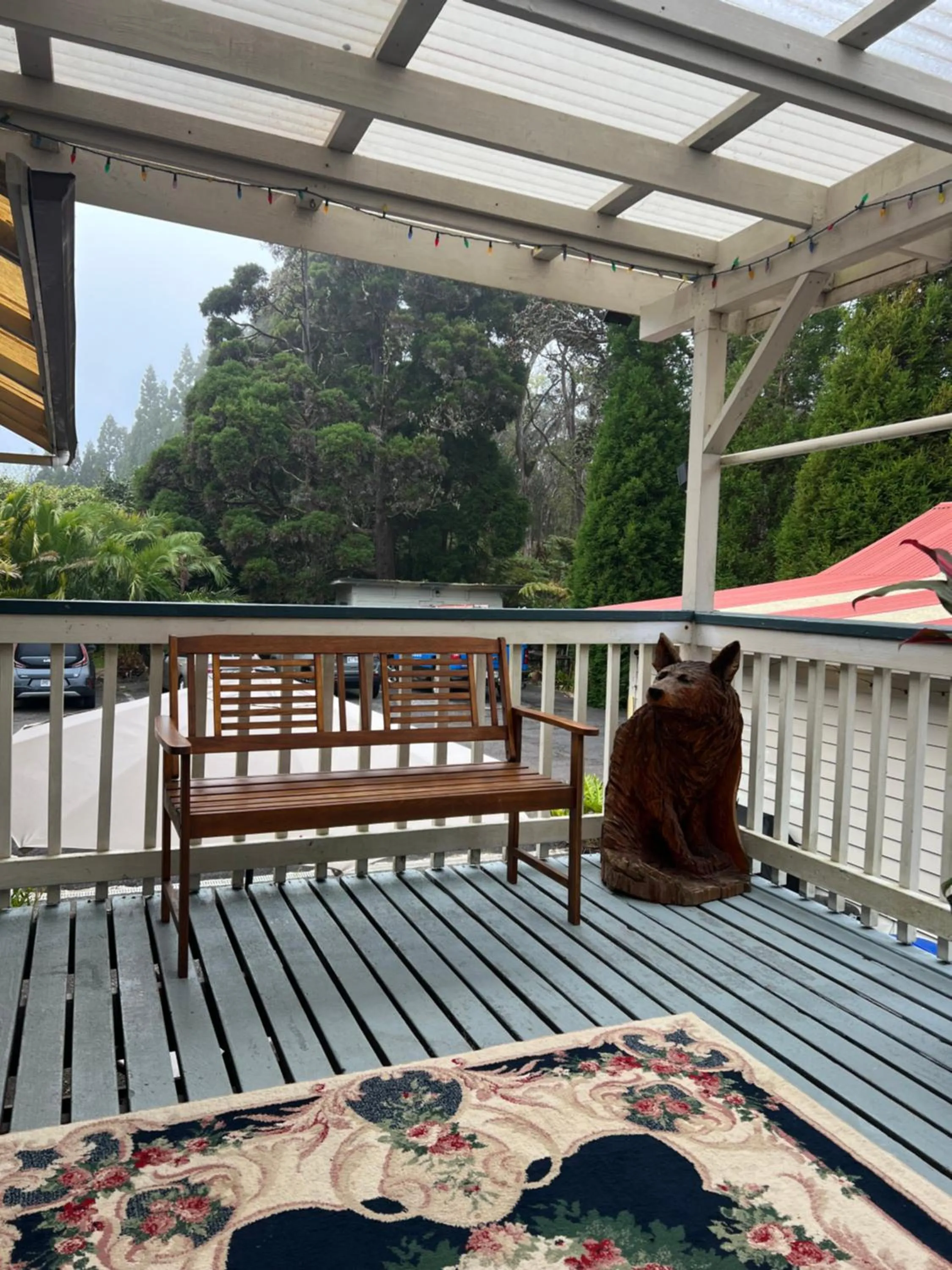 Patio in Aloha Junction Bed and Breakfast -Minutes away from Hawaii Volcanoes National Park