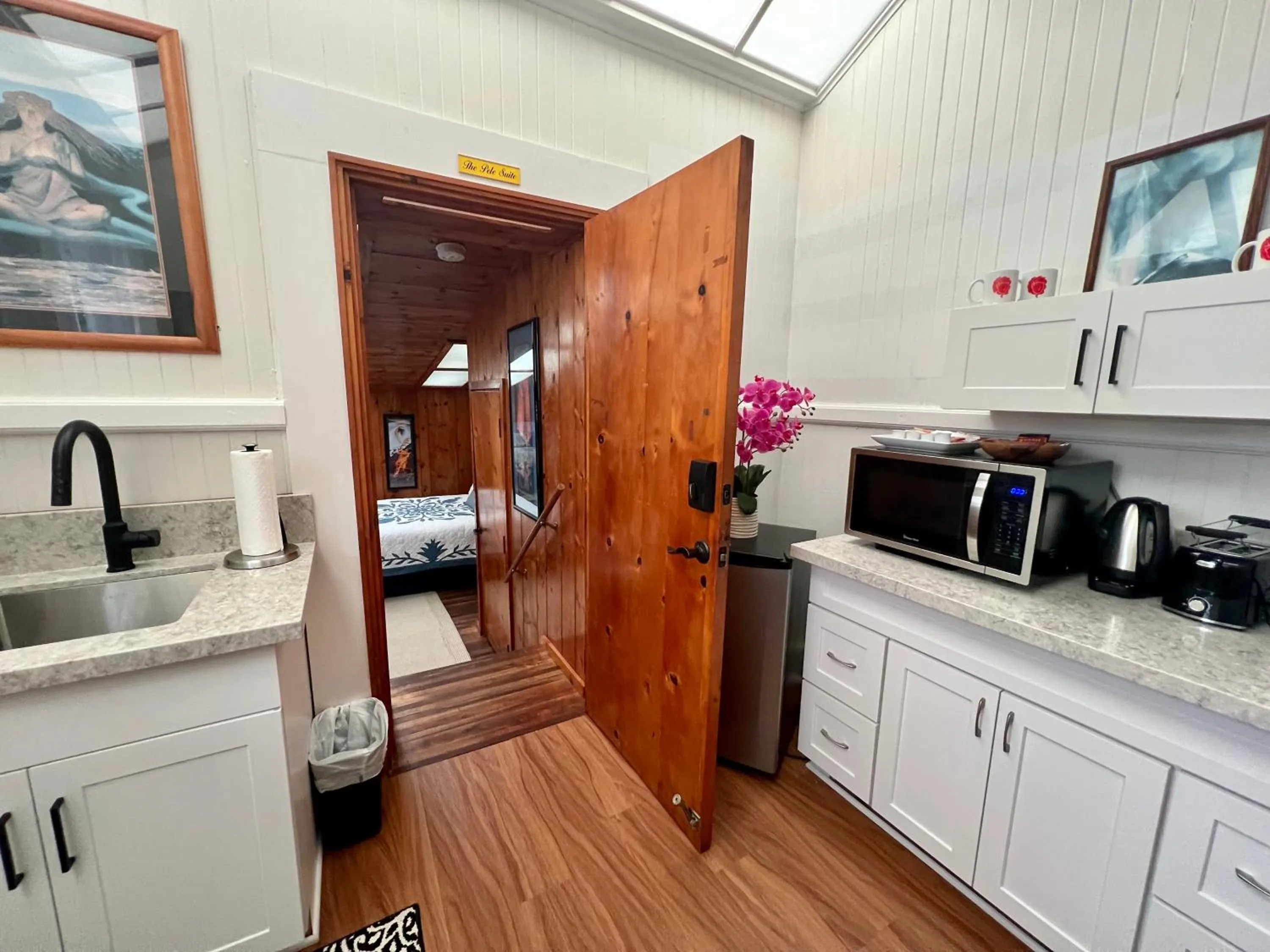 Coffee/tea facilities in Aloha Junction Bed and Breakfast -Minutes away from Hawaii Volcanoes National Park